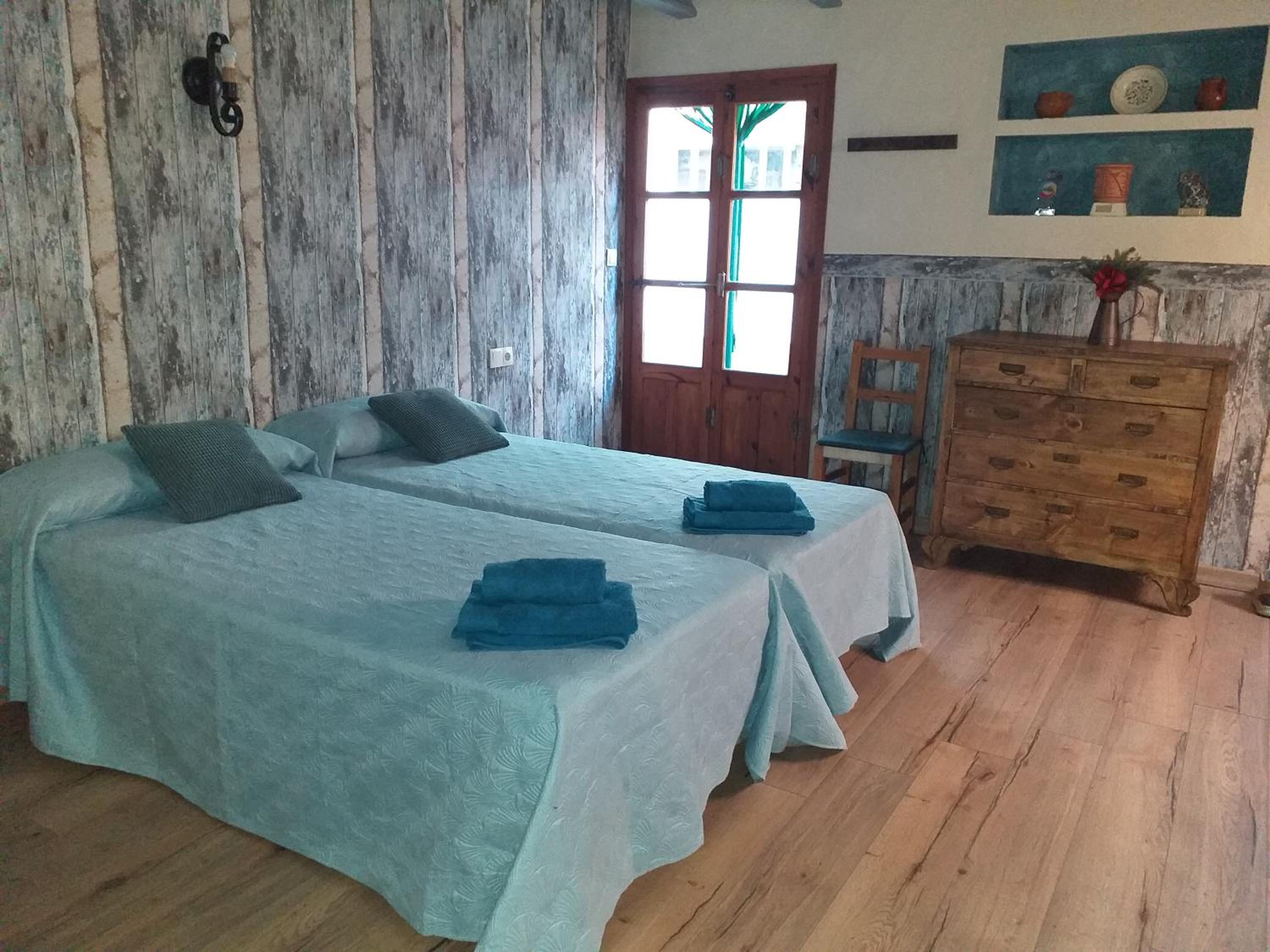Standard Twin Room - Photo 3