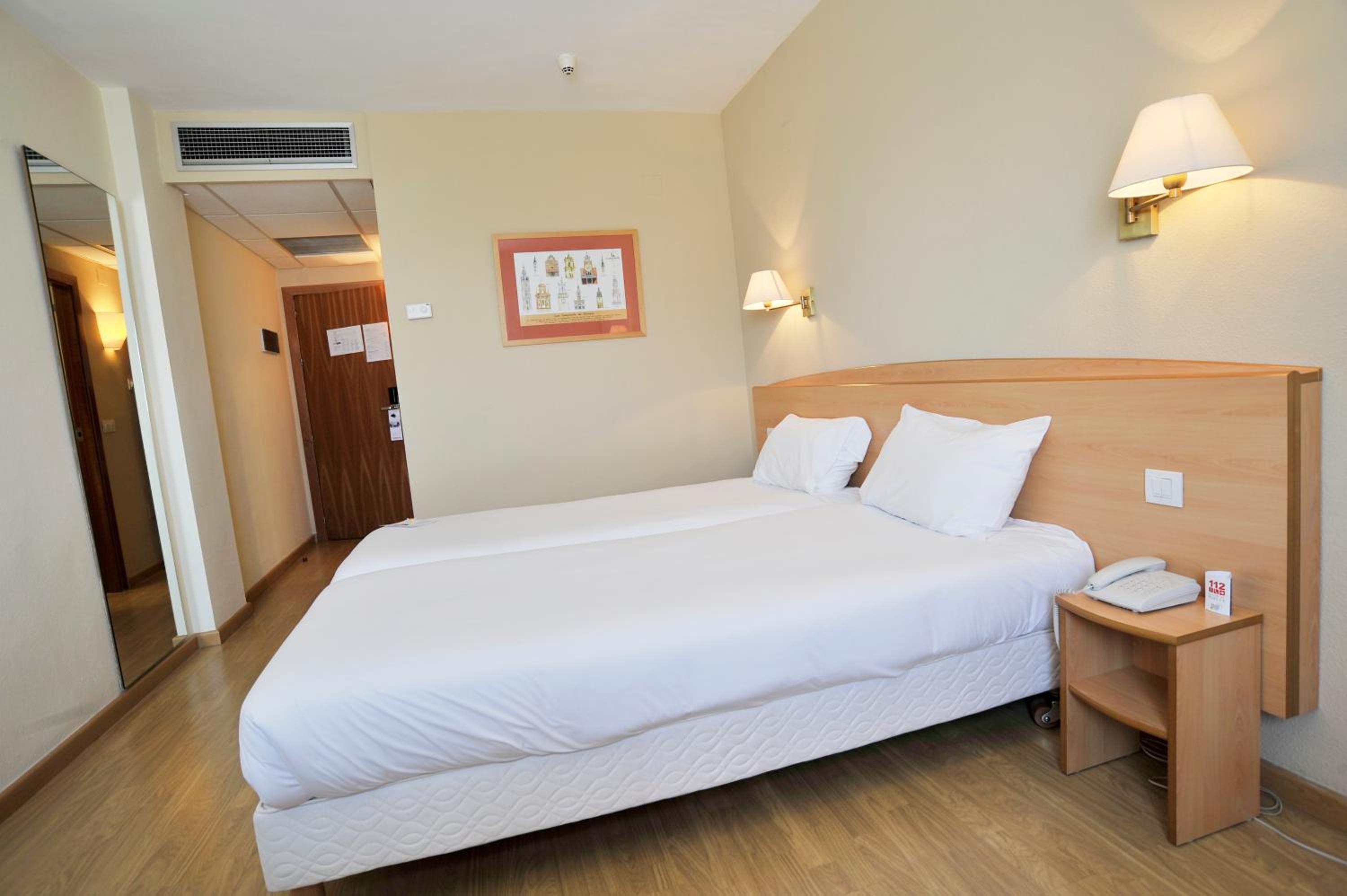 Twin Room - Photo 4