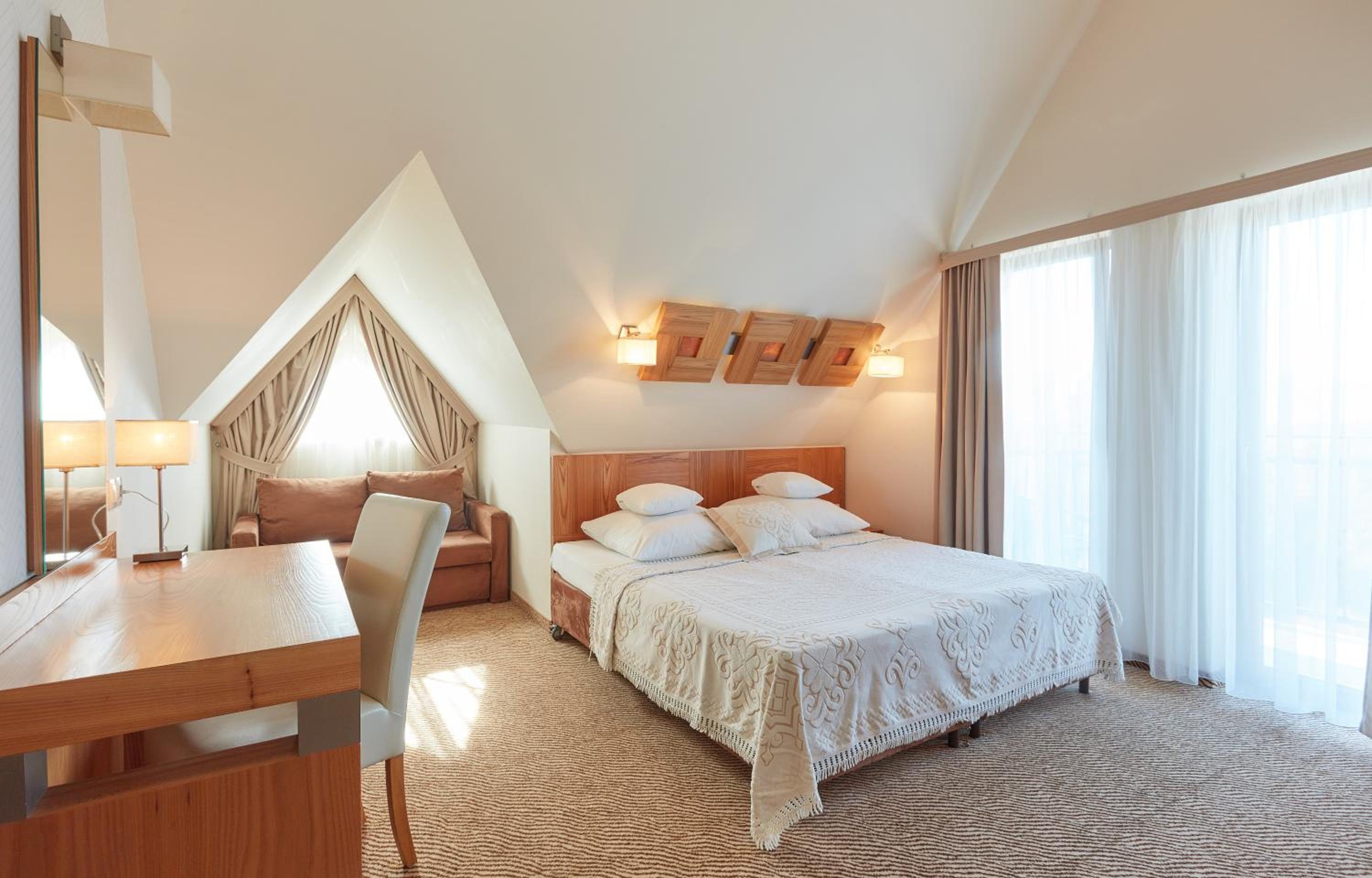 Double Room with Mountain View - Photo 10