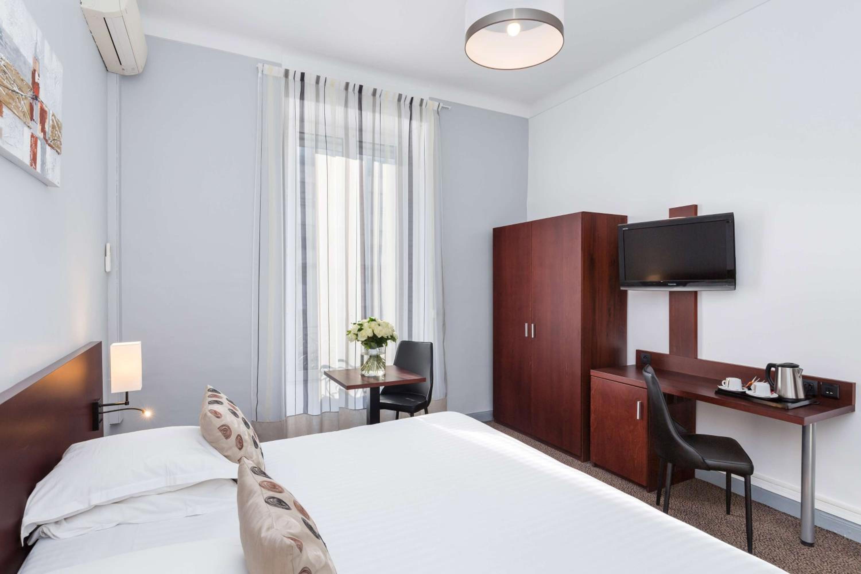 Deluxe Double Room - Photo 1