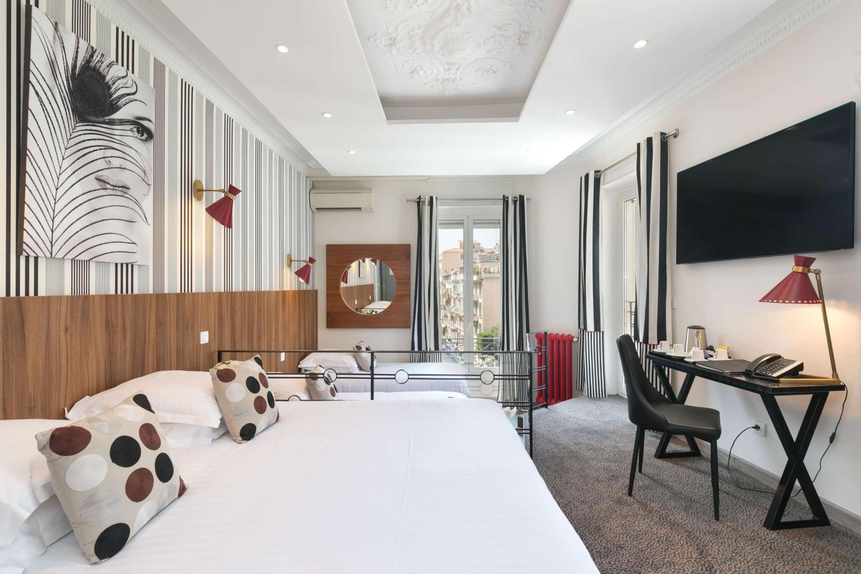 Prestige Room - Photo 1