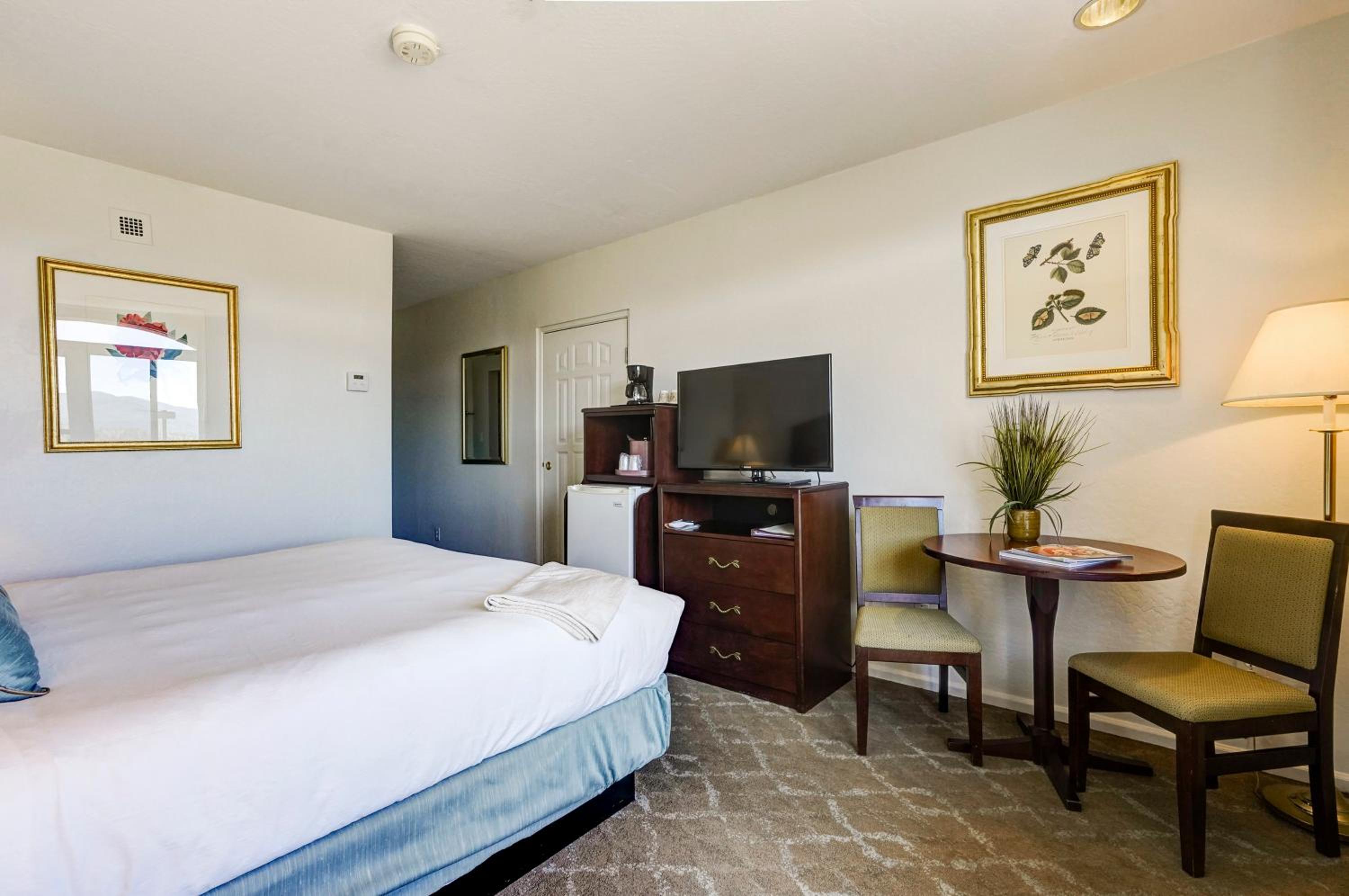 Standard King Room - Photo 3