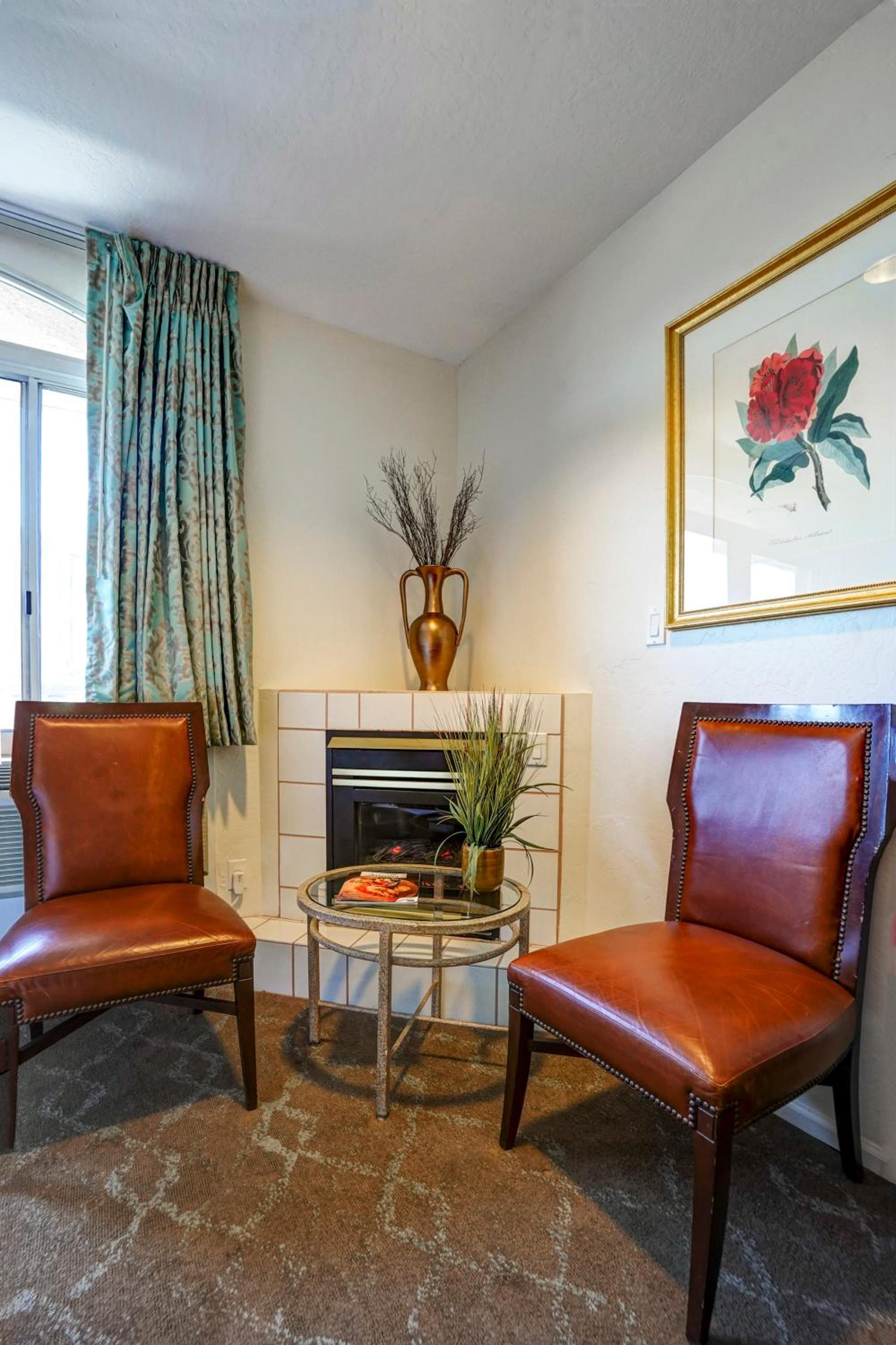 Deluxe Queen Room - Photo 2