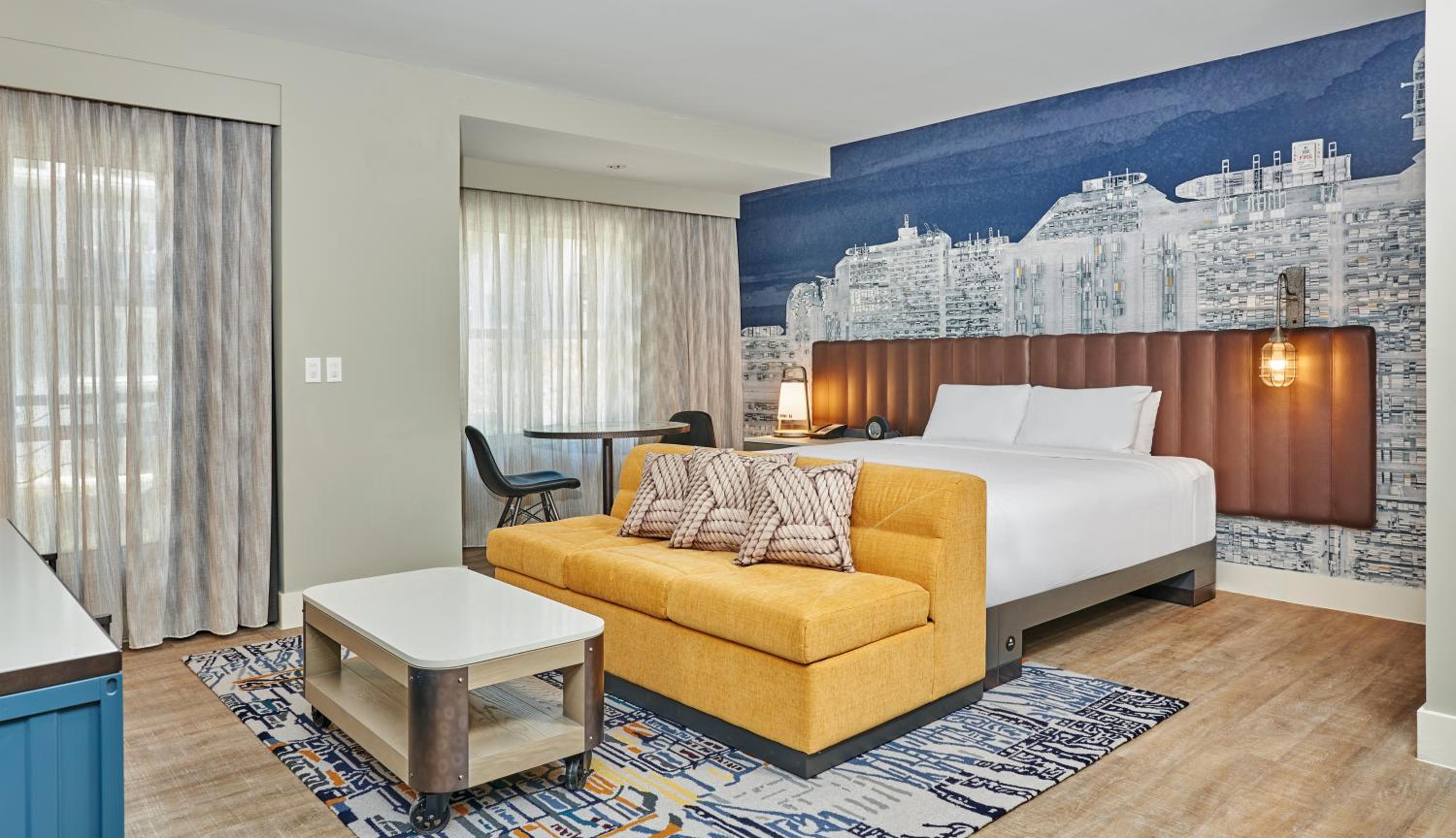 King Room with Accessible Tub - Disability Access - Photo 1
