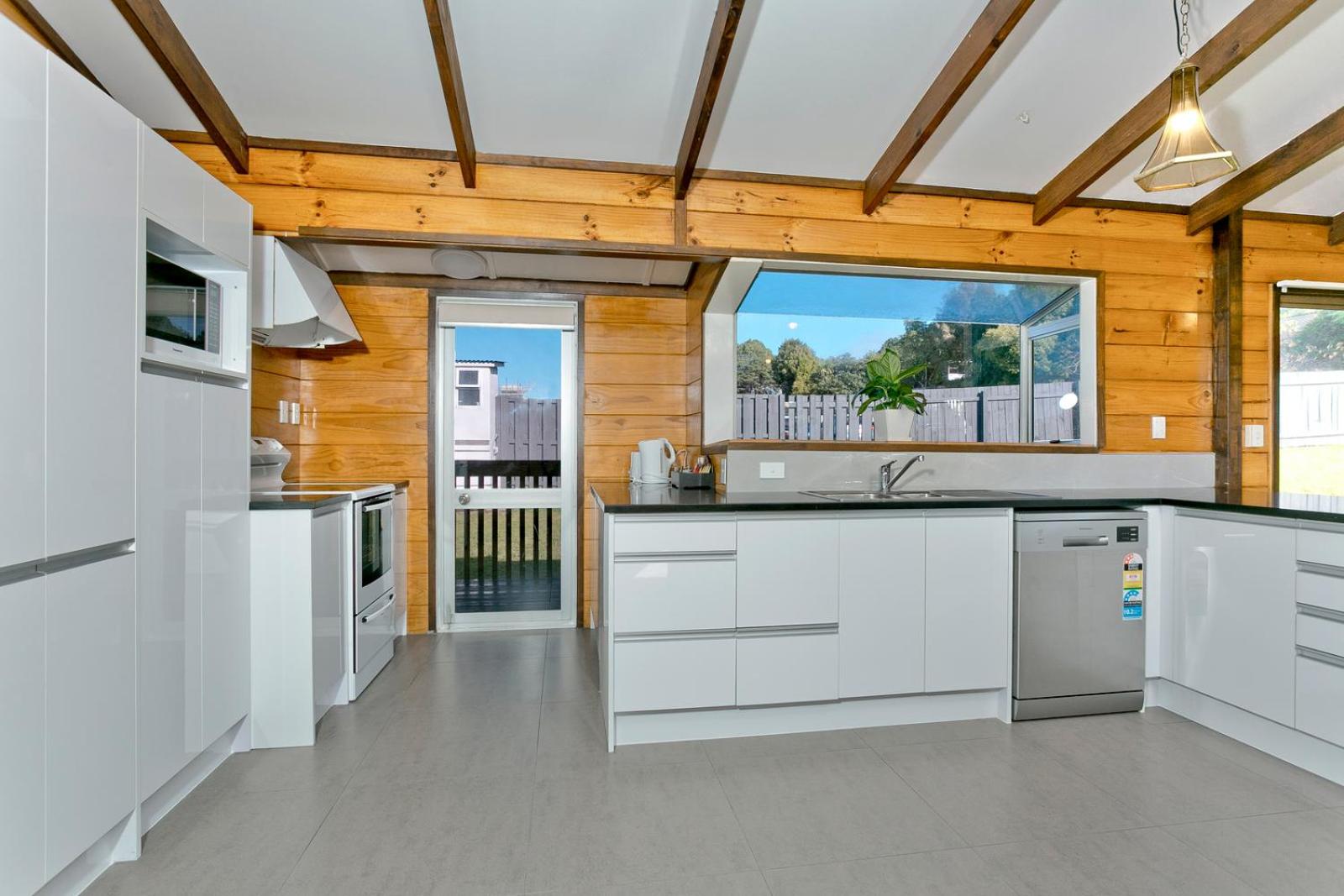 Villa - Photo 2