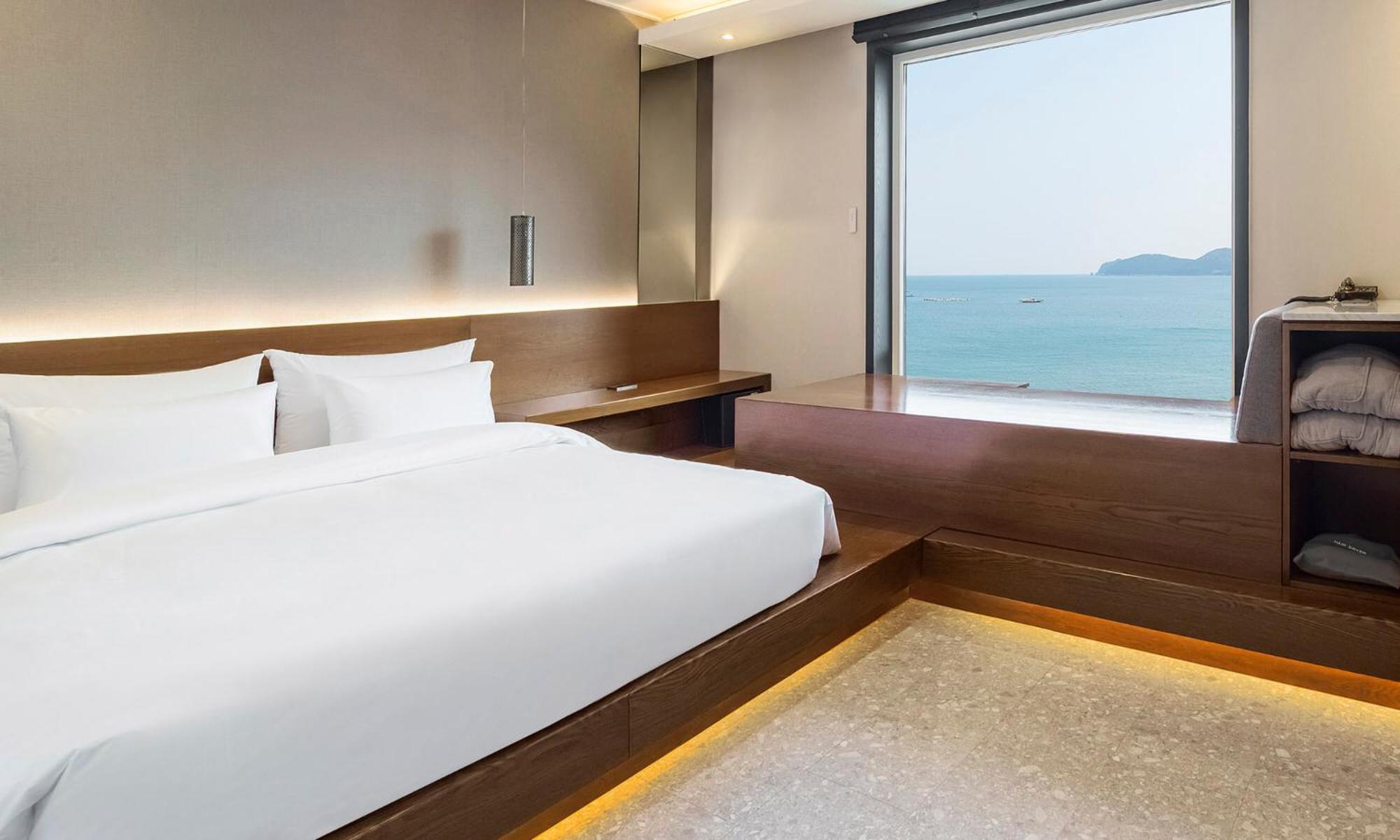 Deluxe Double Room with Ocean View + Free Breakfast for 2 people
