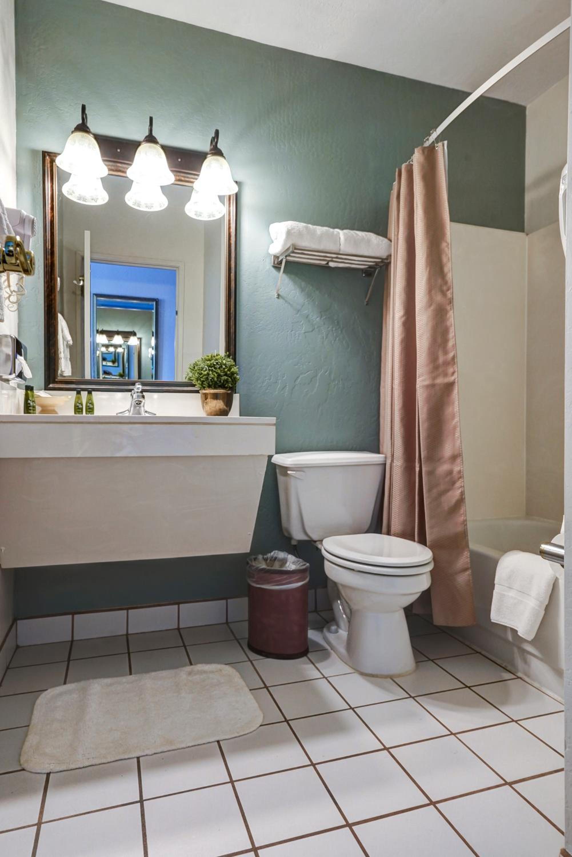 Standard King Room - Photo 2