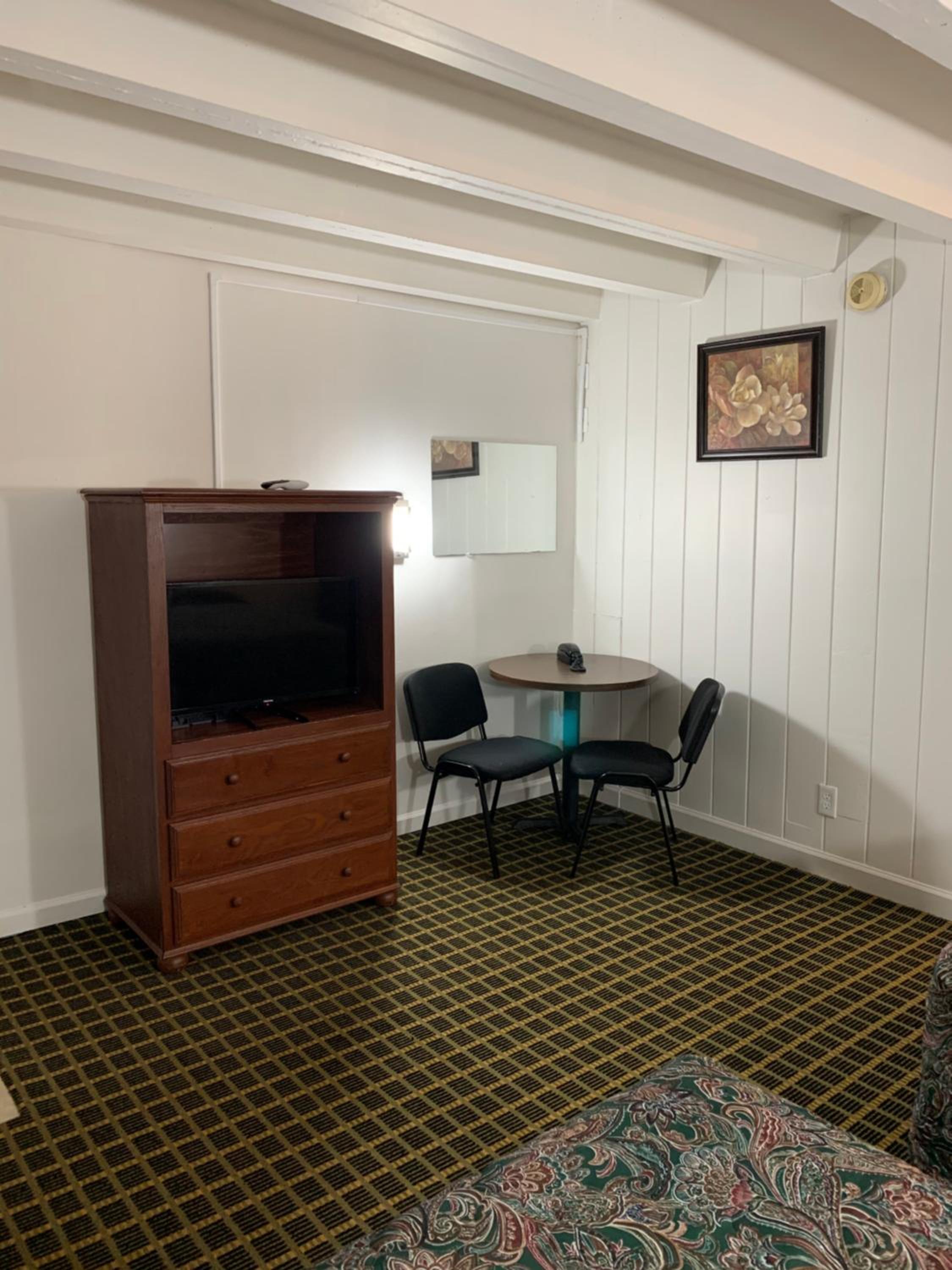 1 Family Room - Non Smoking - Photo 5