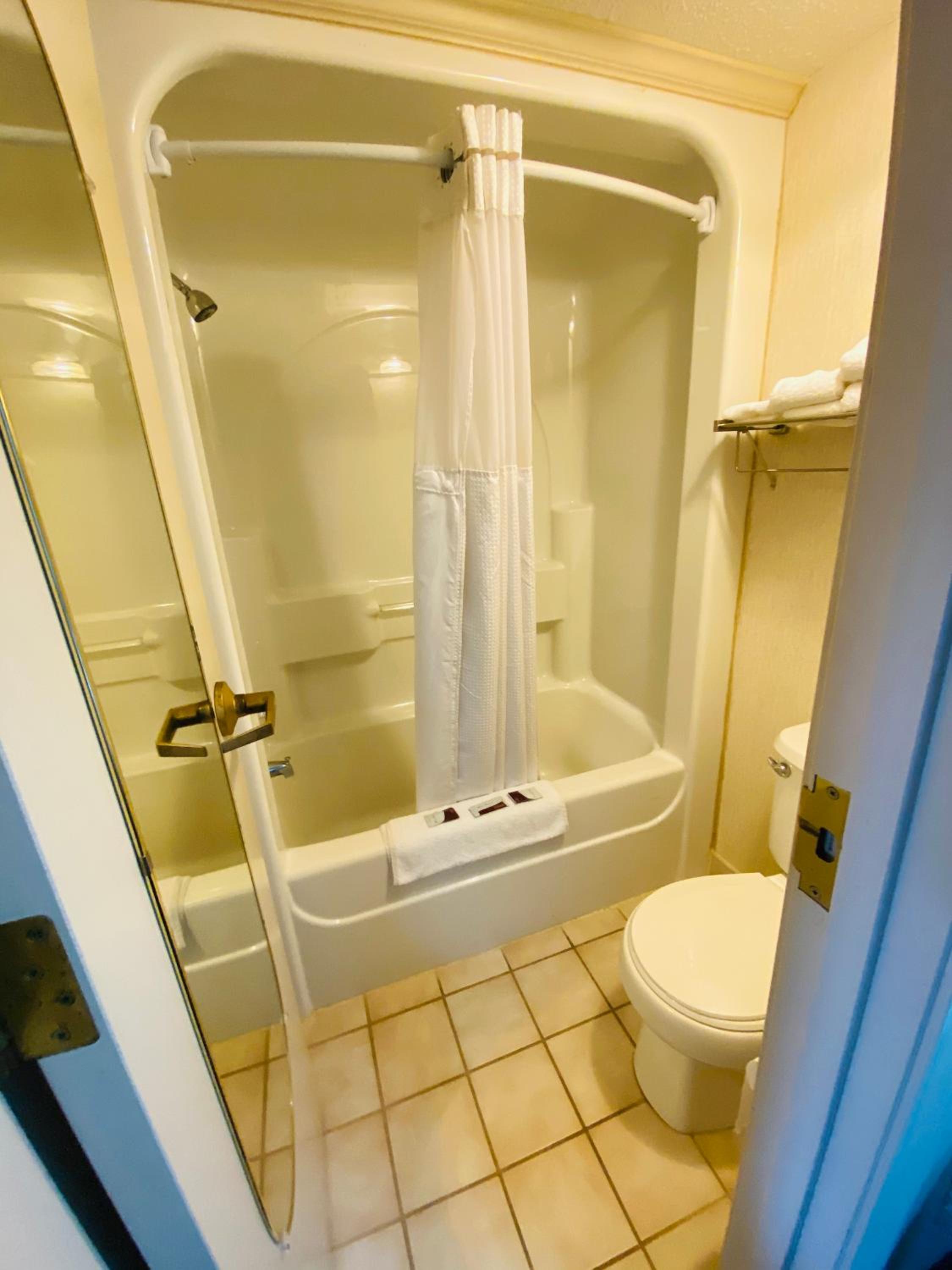 King Room - Non-Smoking - Photo 12