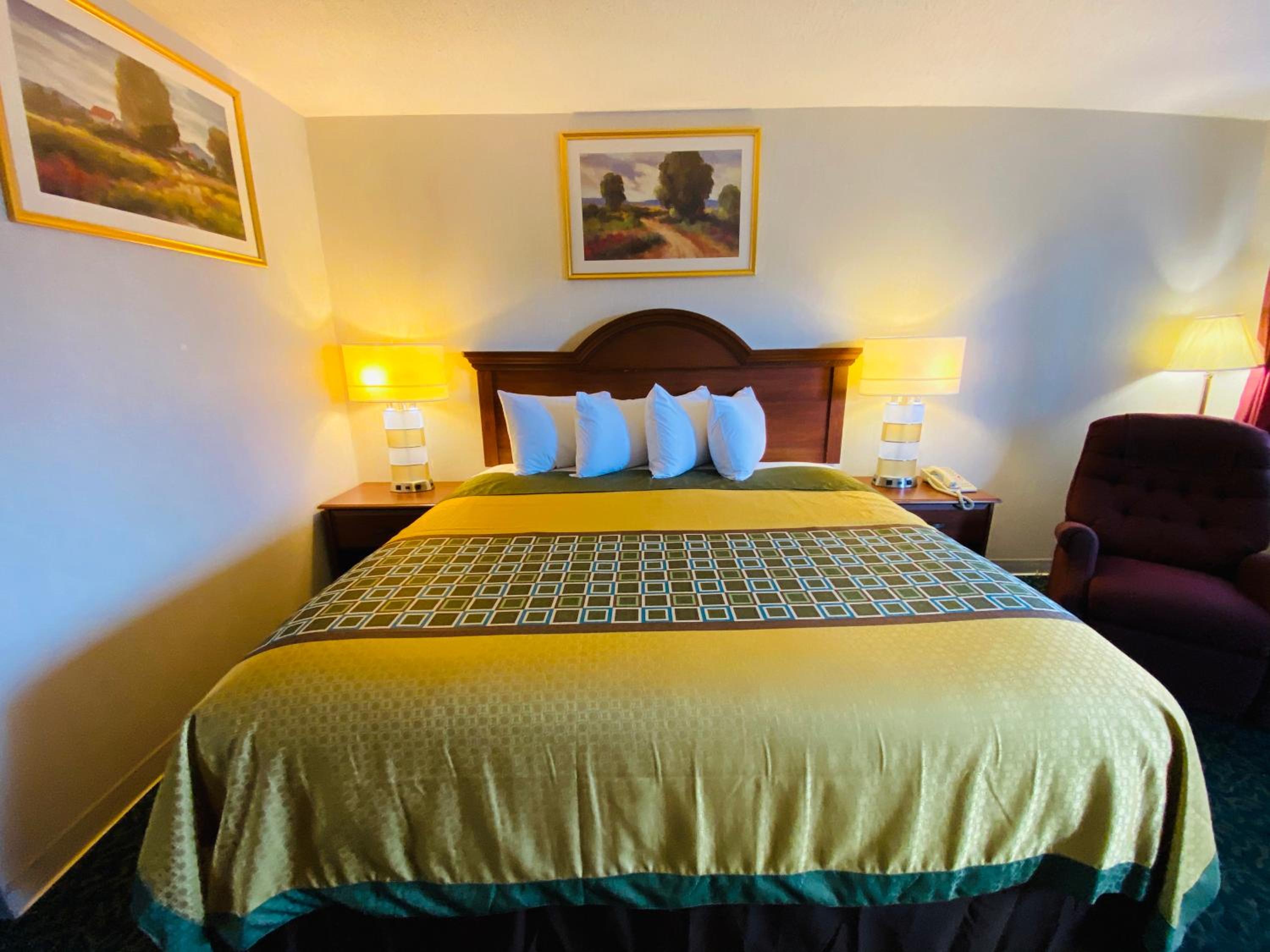 King Room - Non-Smoking - Photo 6