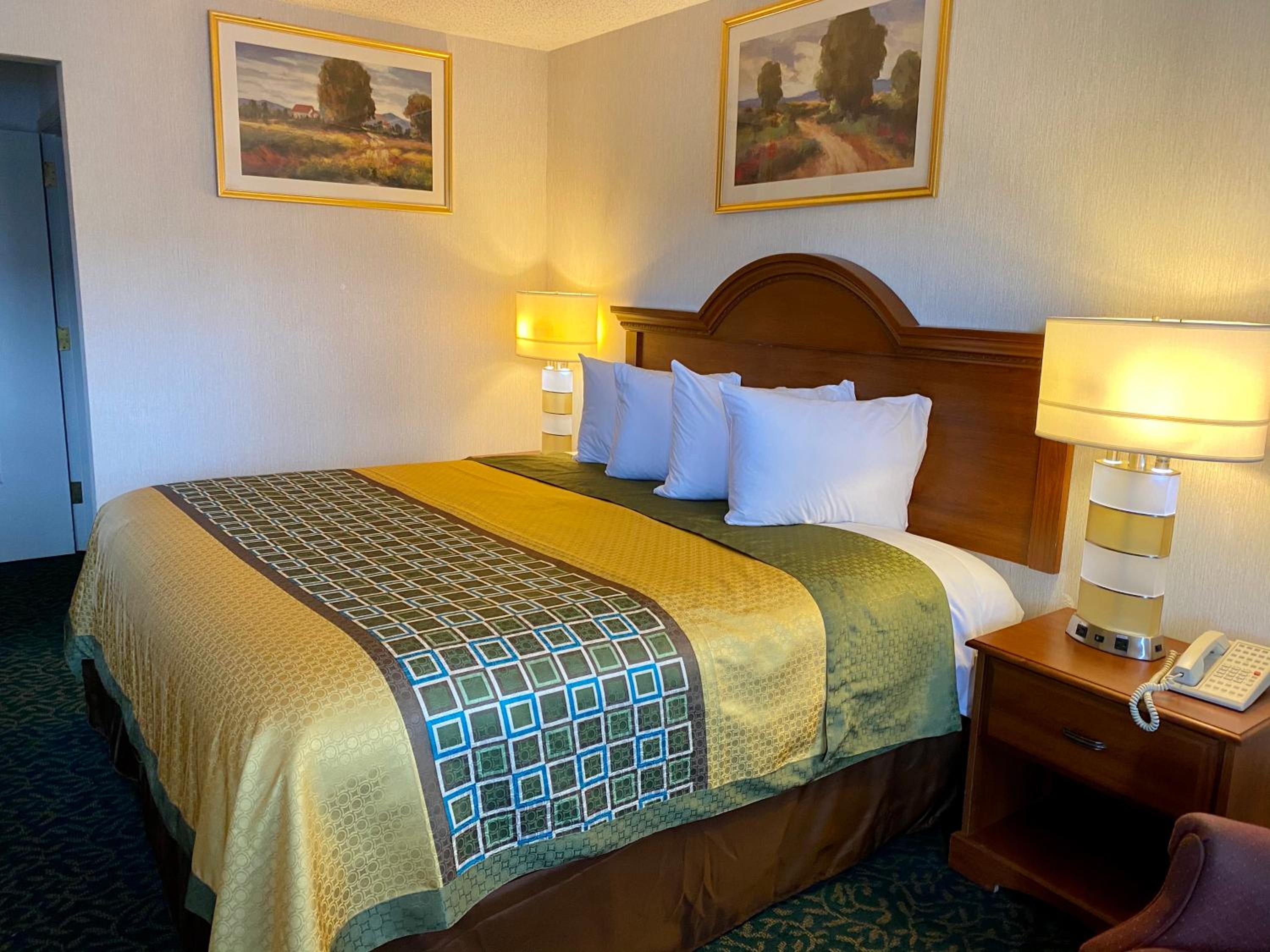 King Room - Non-Smoking - Photo 1