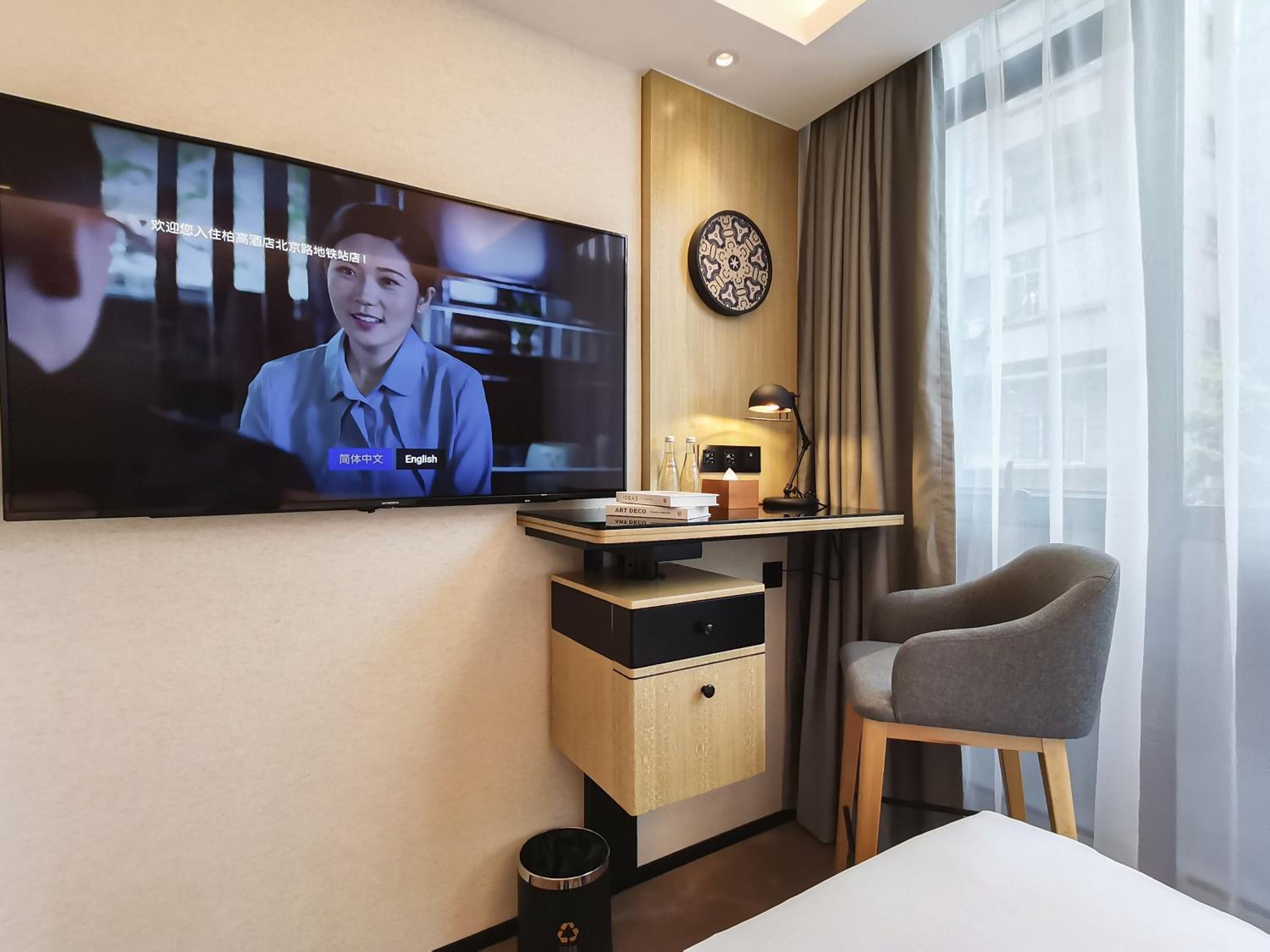 Deluxe King Room - Photo 12