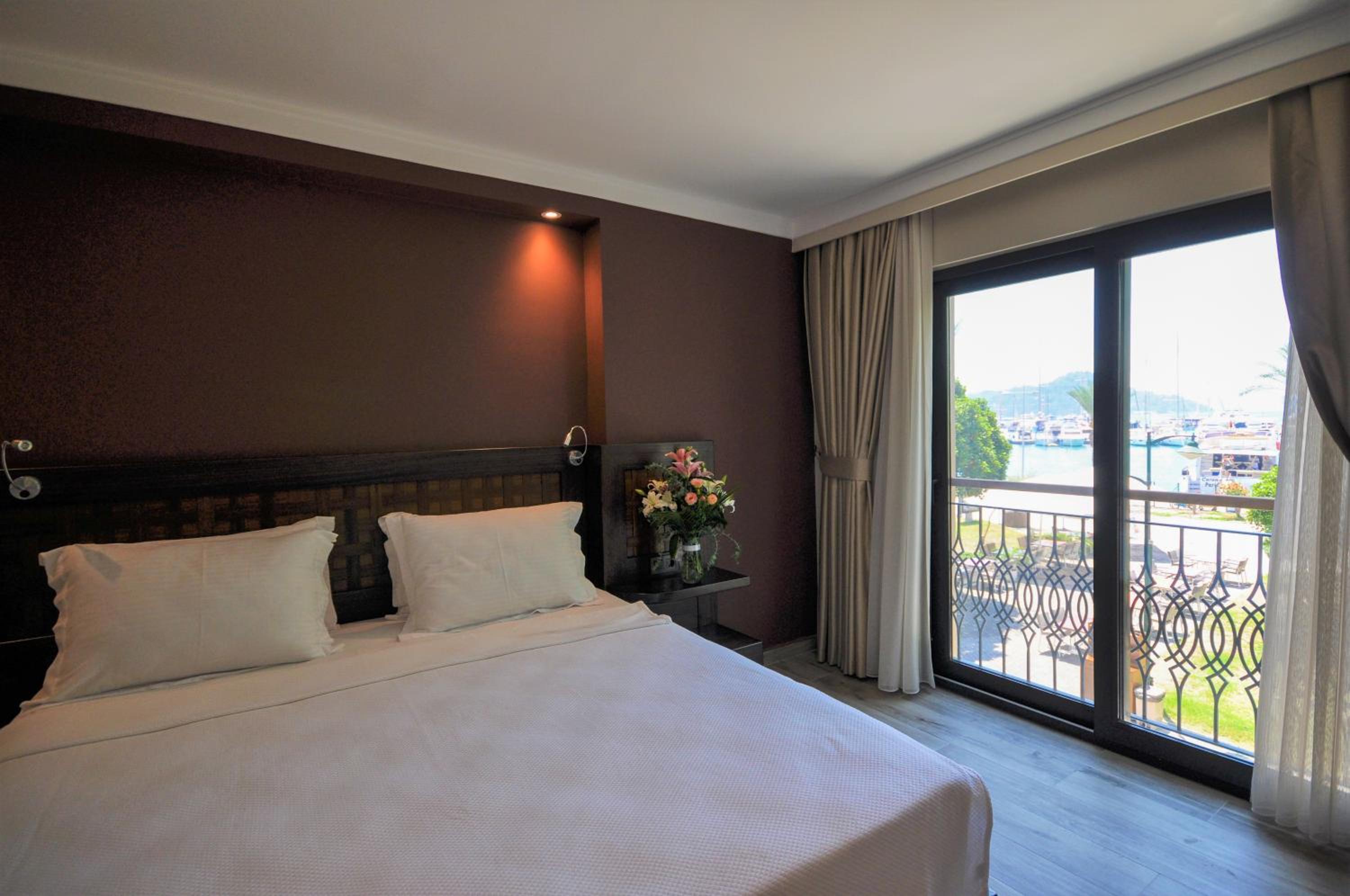 Double Room with Sea View - Photo 10