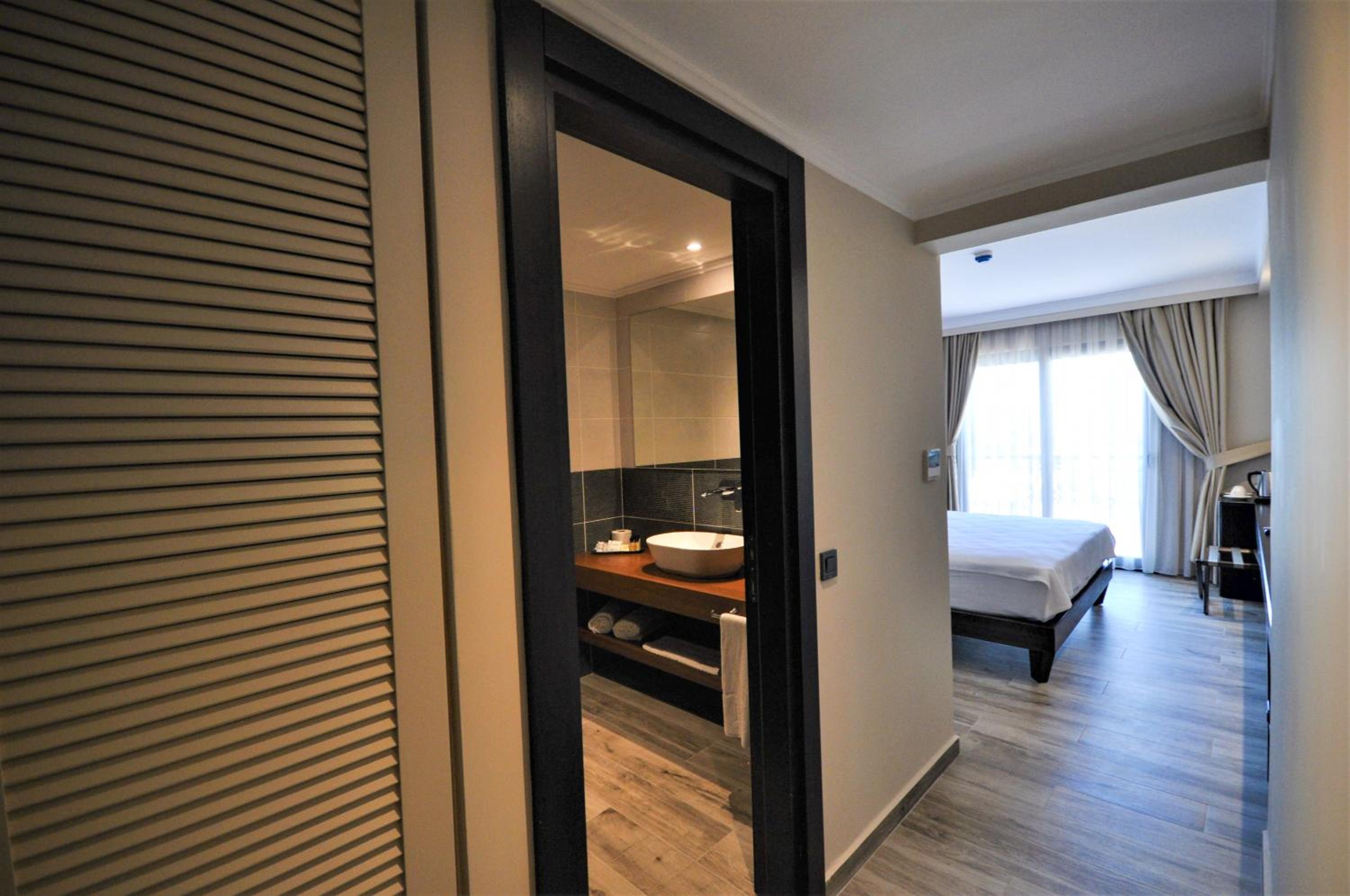 Standard Double Room - Photo 10