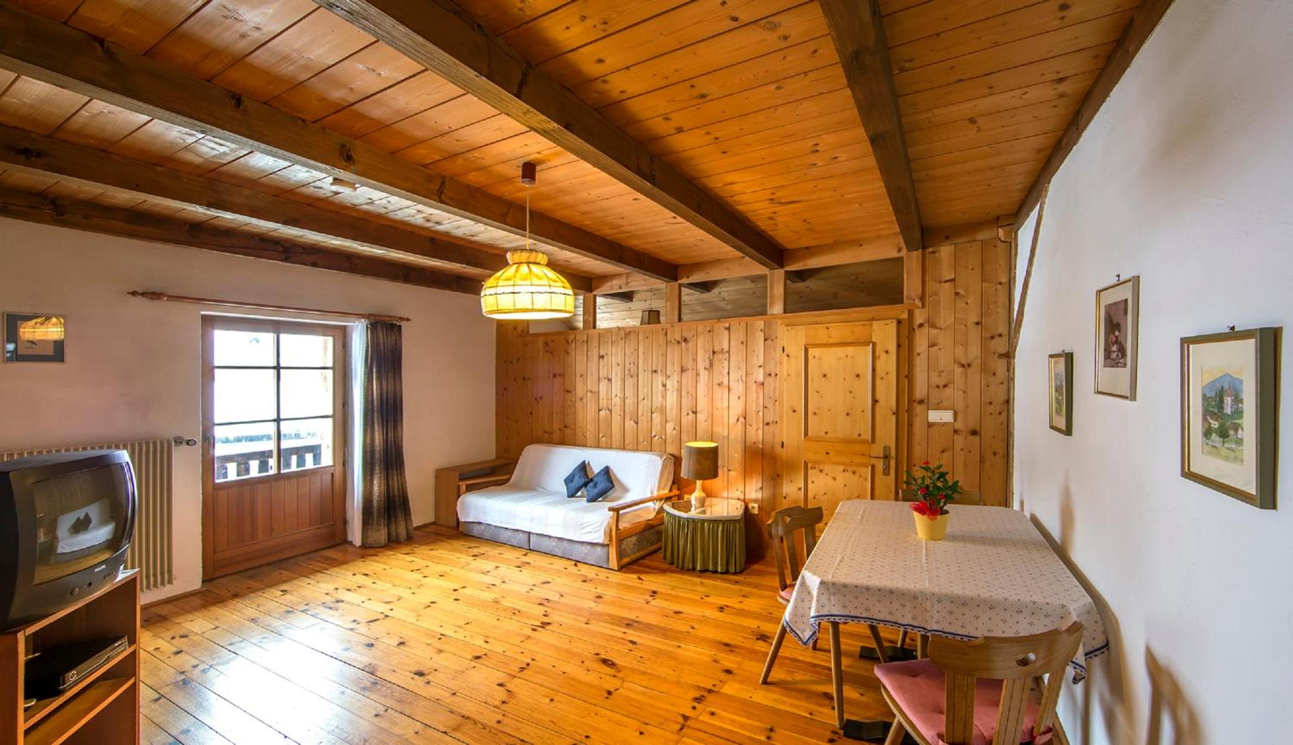 Large One-Bedroom Apartment with Balcony
