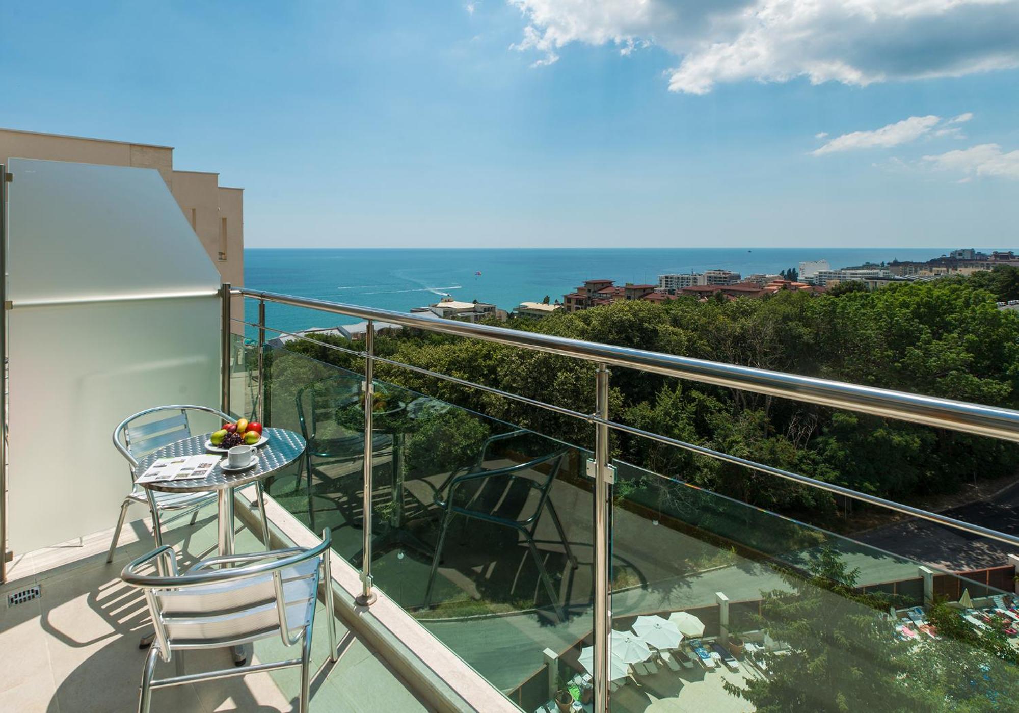 Twin Room with Balcony (2 Adults + 1 Child) photo 3