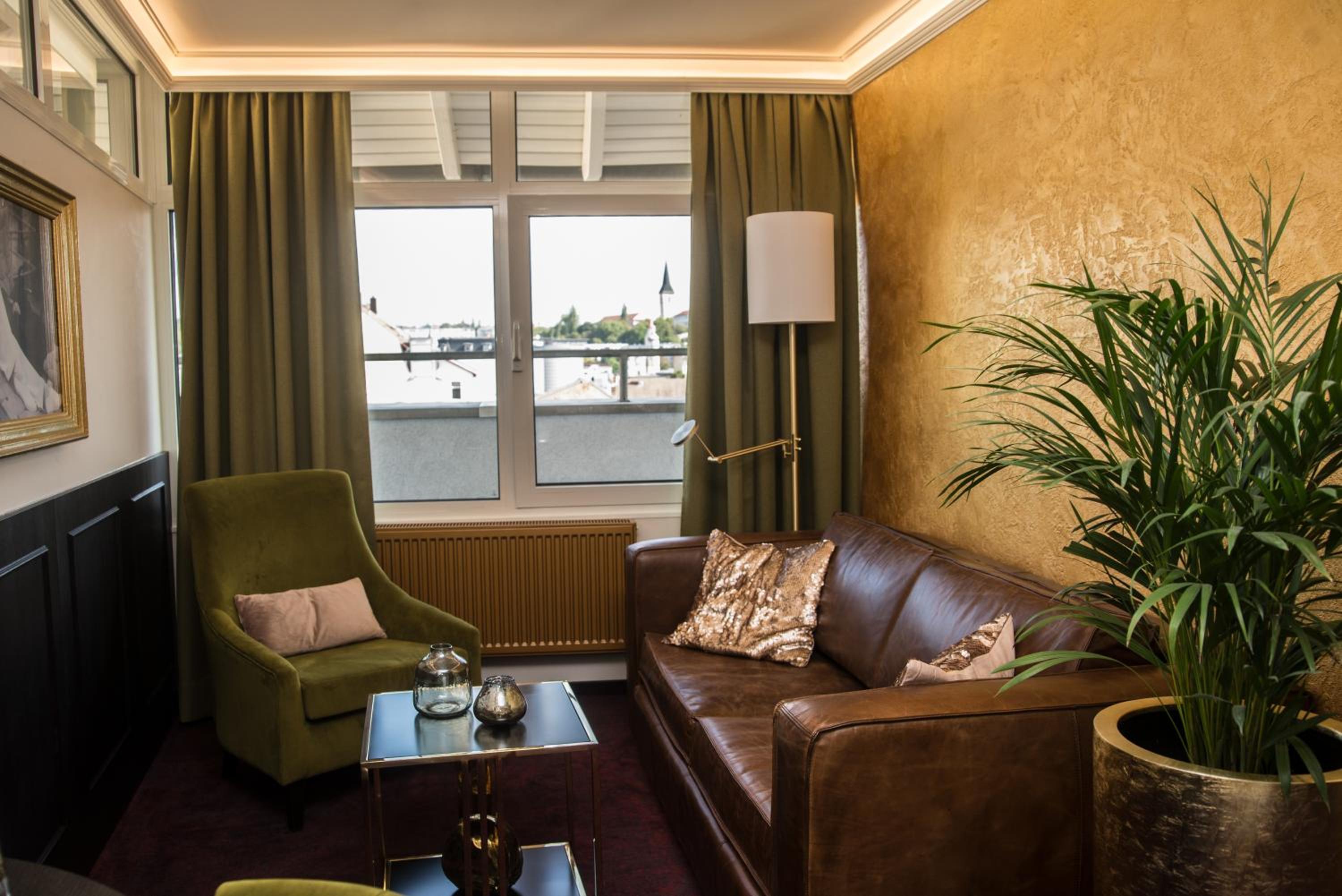 Queen Suite - Photo 3