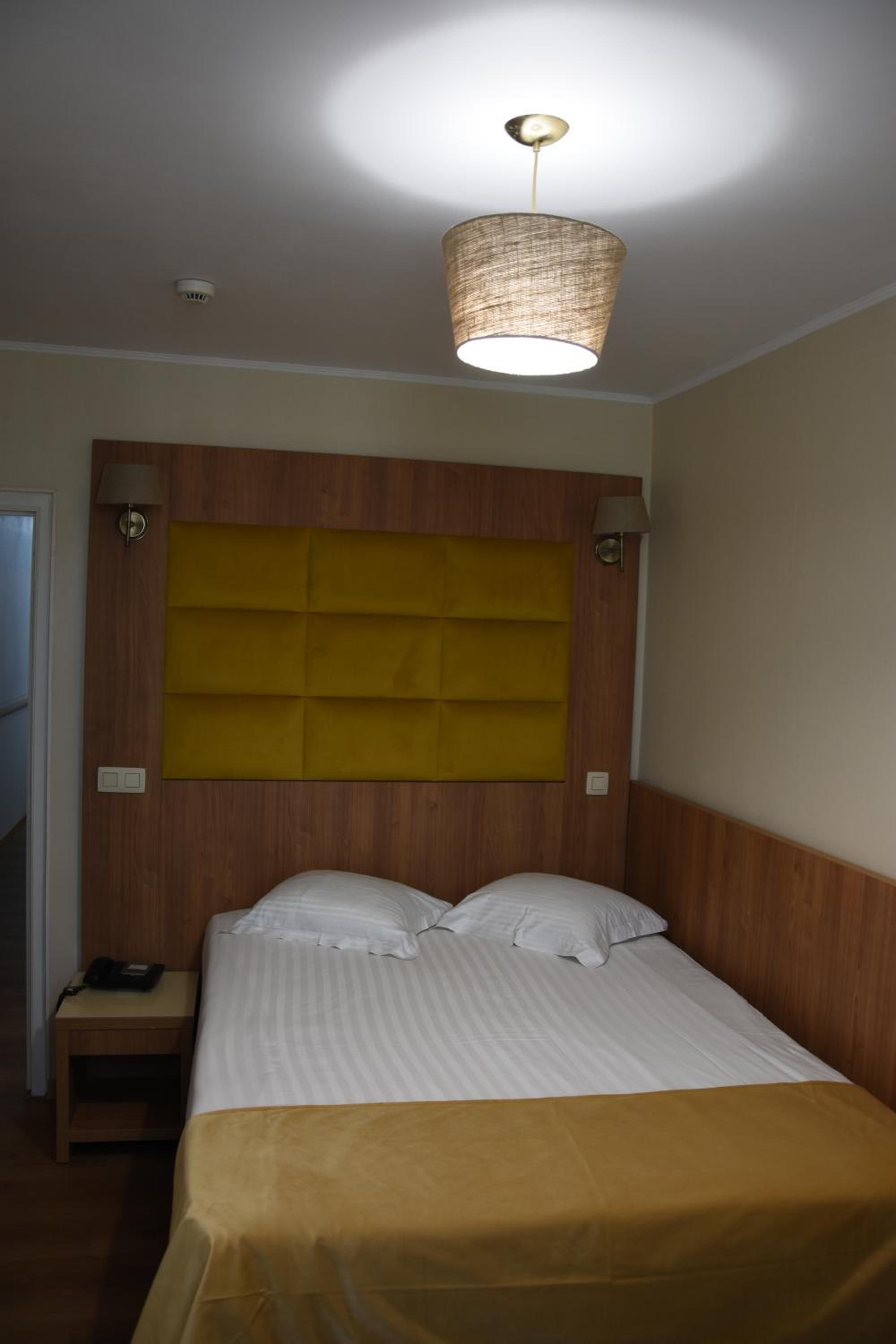 Budget Double Room - Photo 5