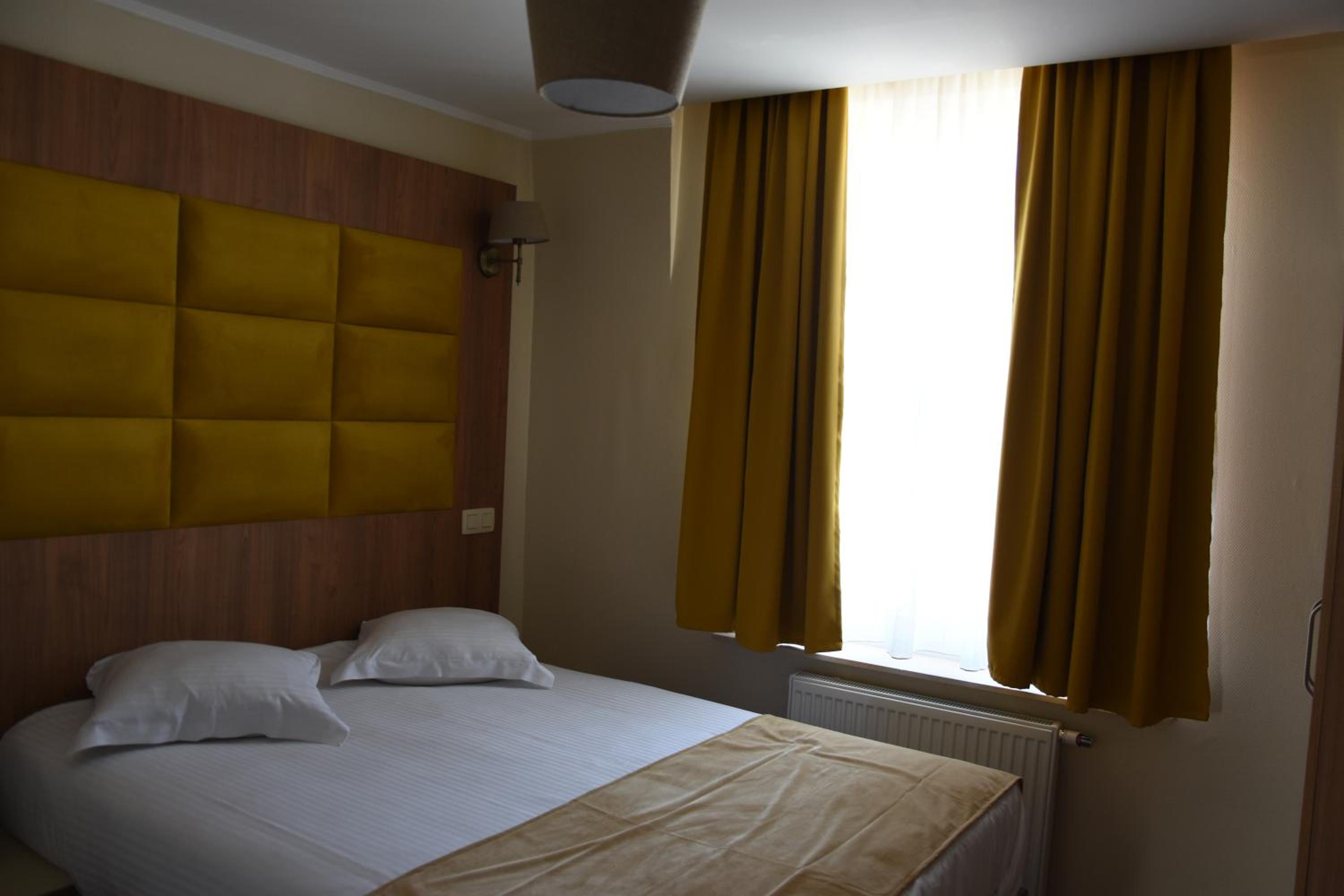 Budget Double Room - Photo 6