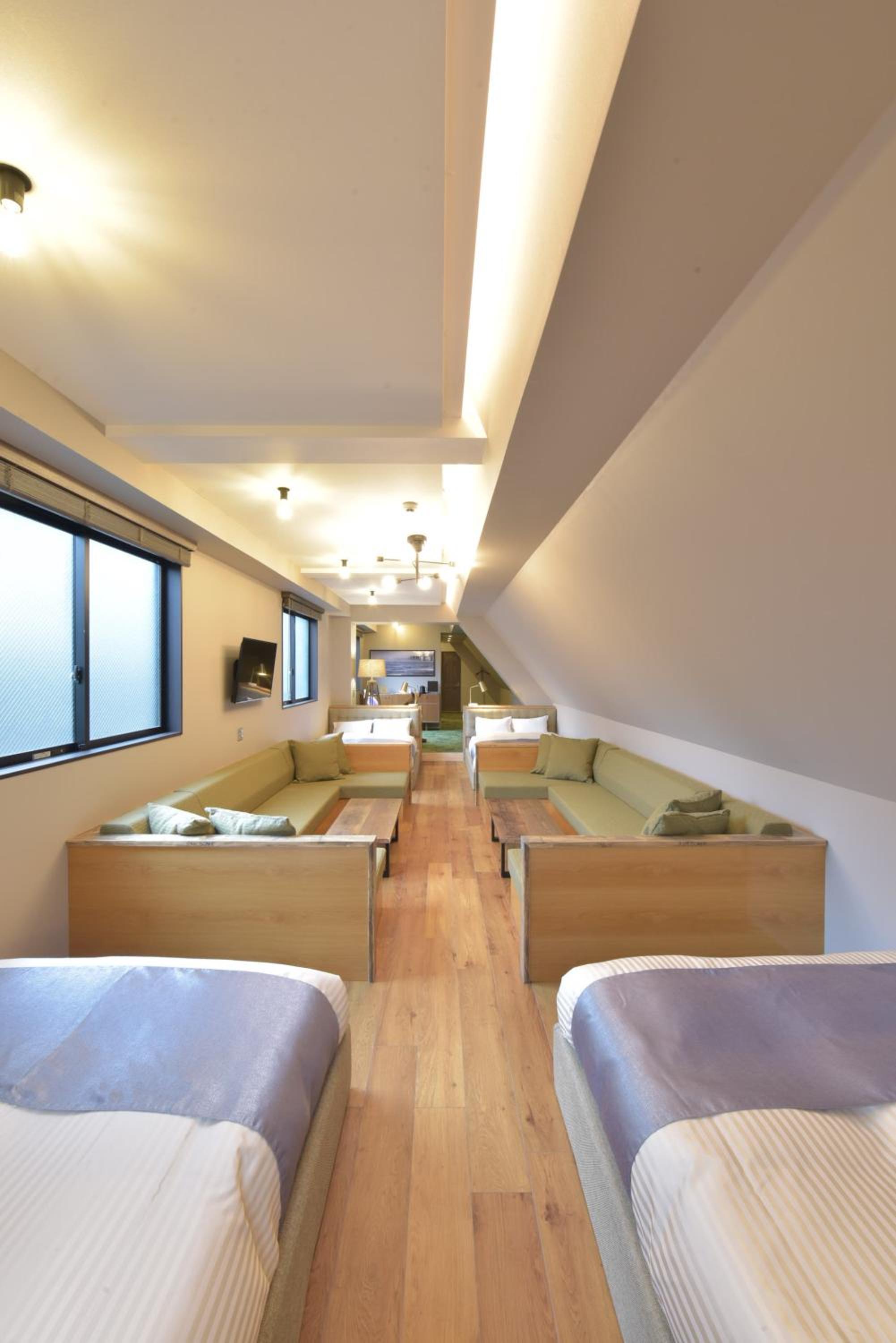 Deluxe Family Room with Hammock thumbnail 5