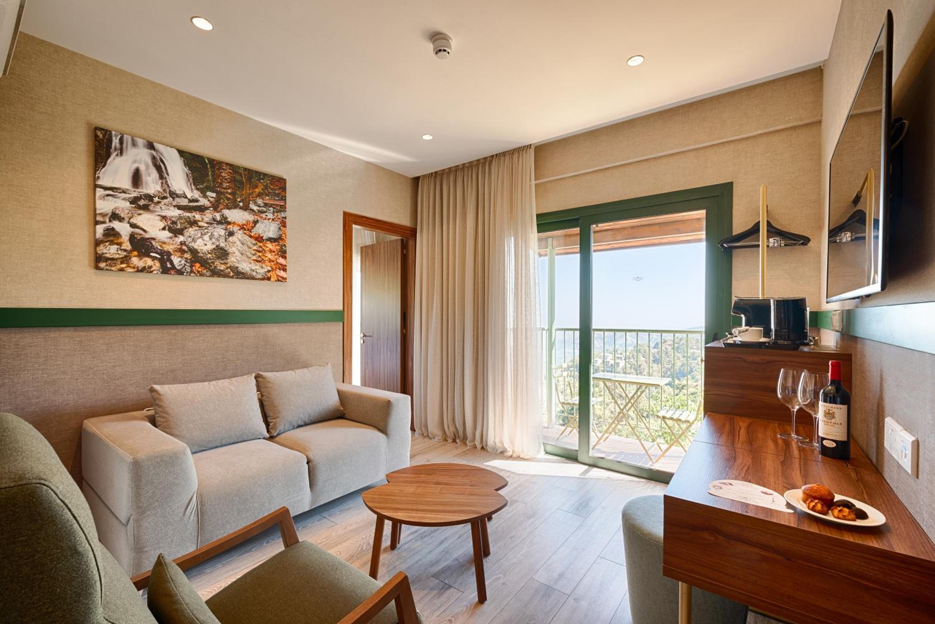 Queen One-Bedroom Suite - Photo 2