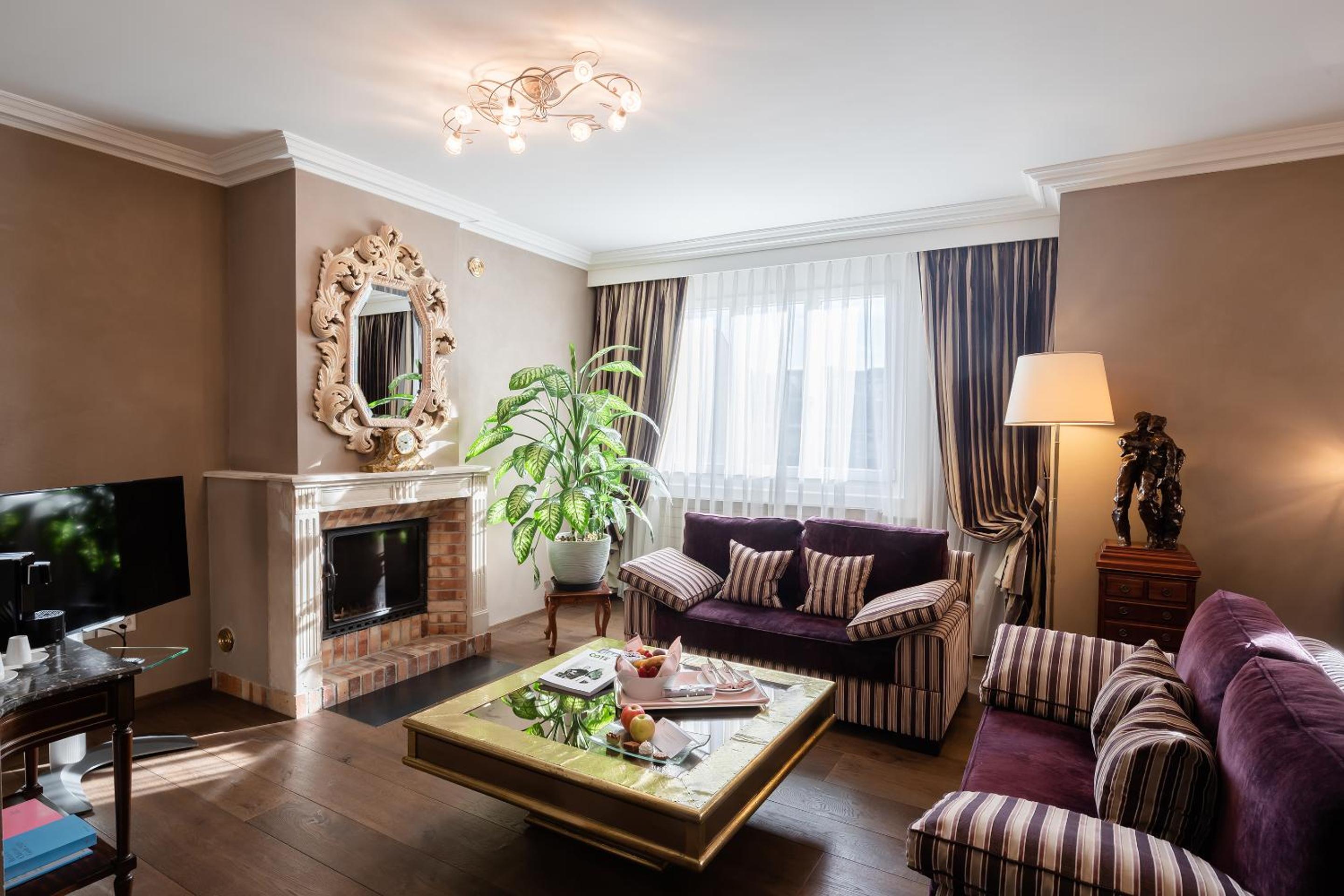 Suite with Queen Bed