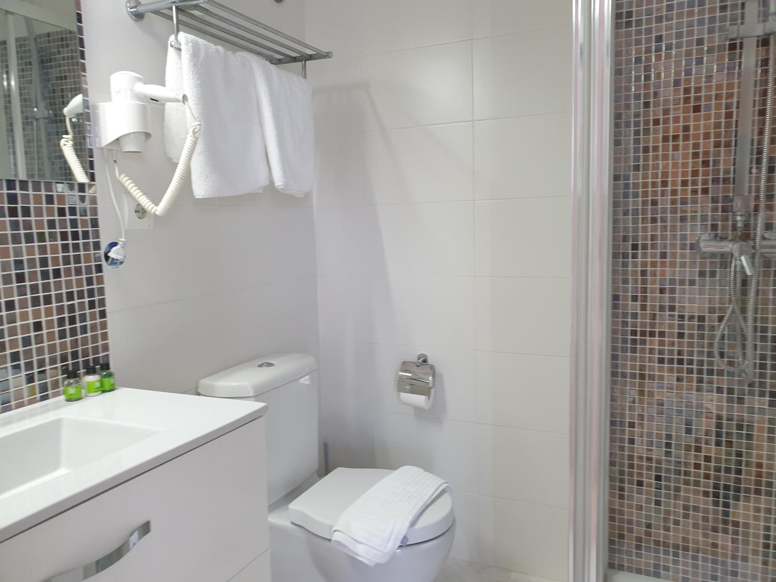 Twin Room with Terrace - Photo 16
