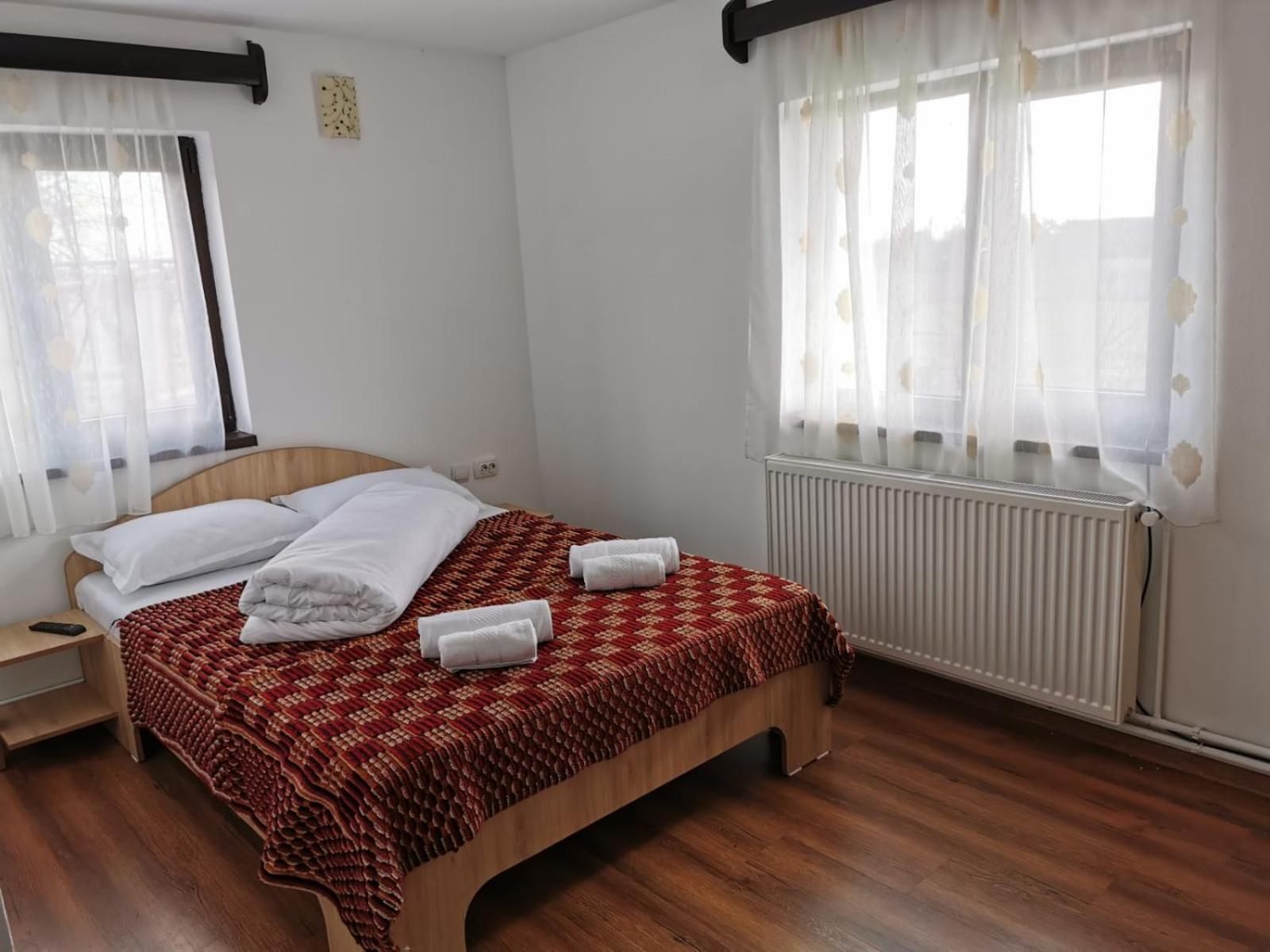Double Room with Private Bathroom - Photo 1
