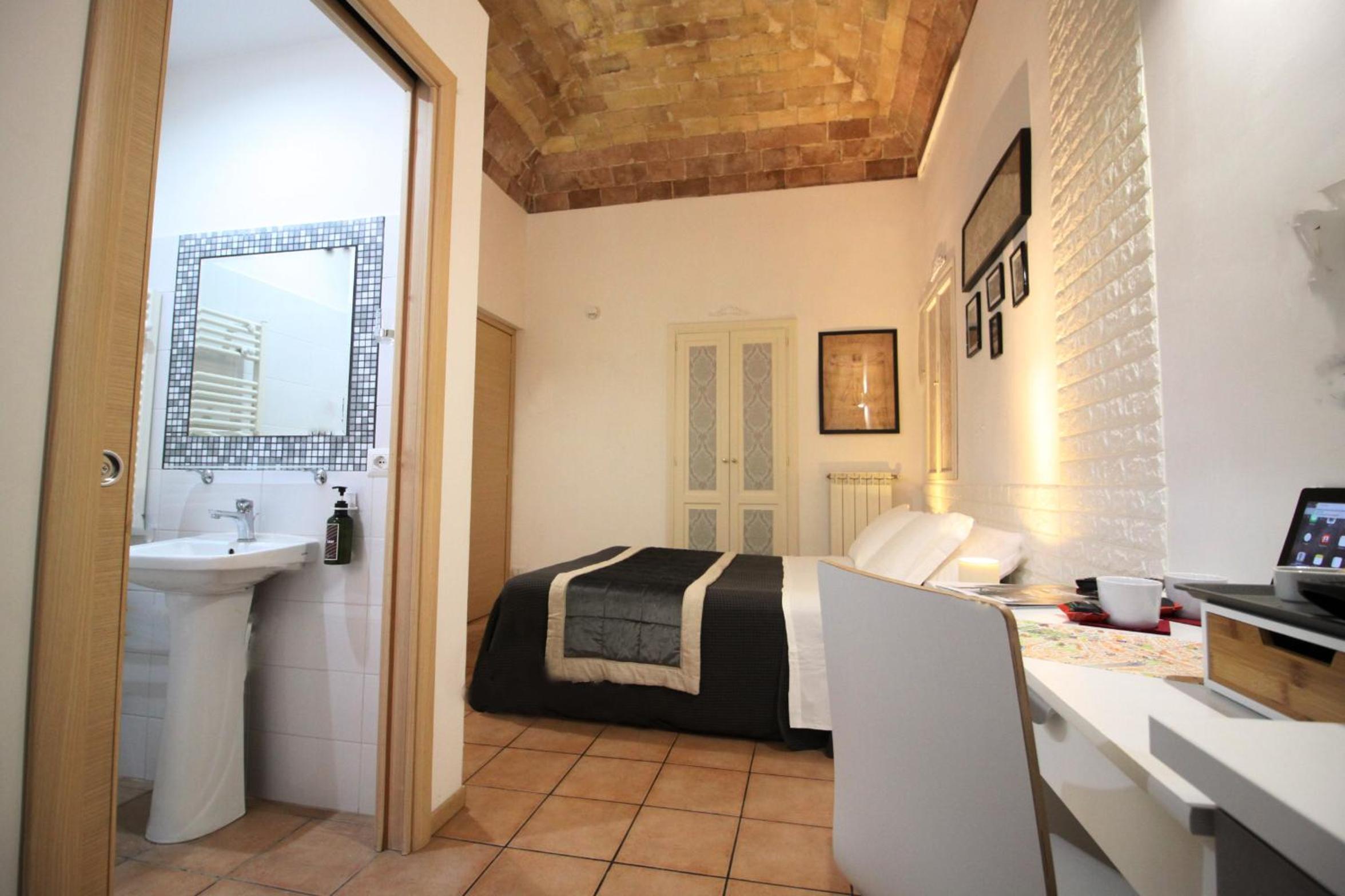 Double Room with Private Bathroom photo 3