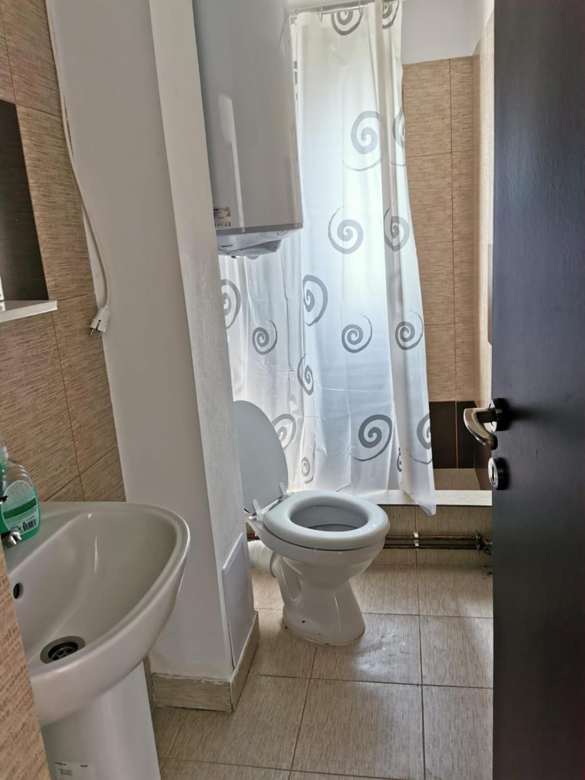 Double Room with Private Bathroom - Photo 23