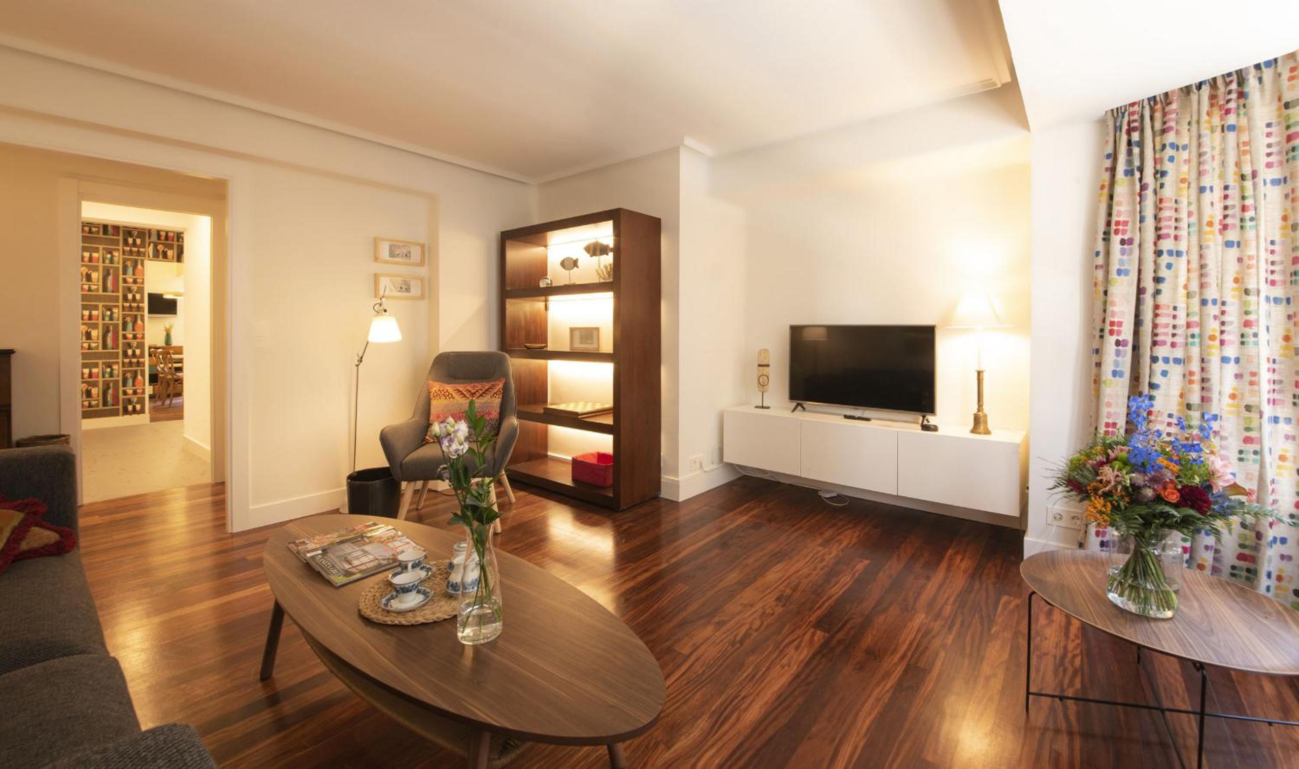 Apartamento de Tres Habitaciones con Estacionamiento