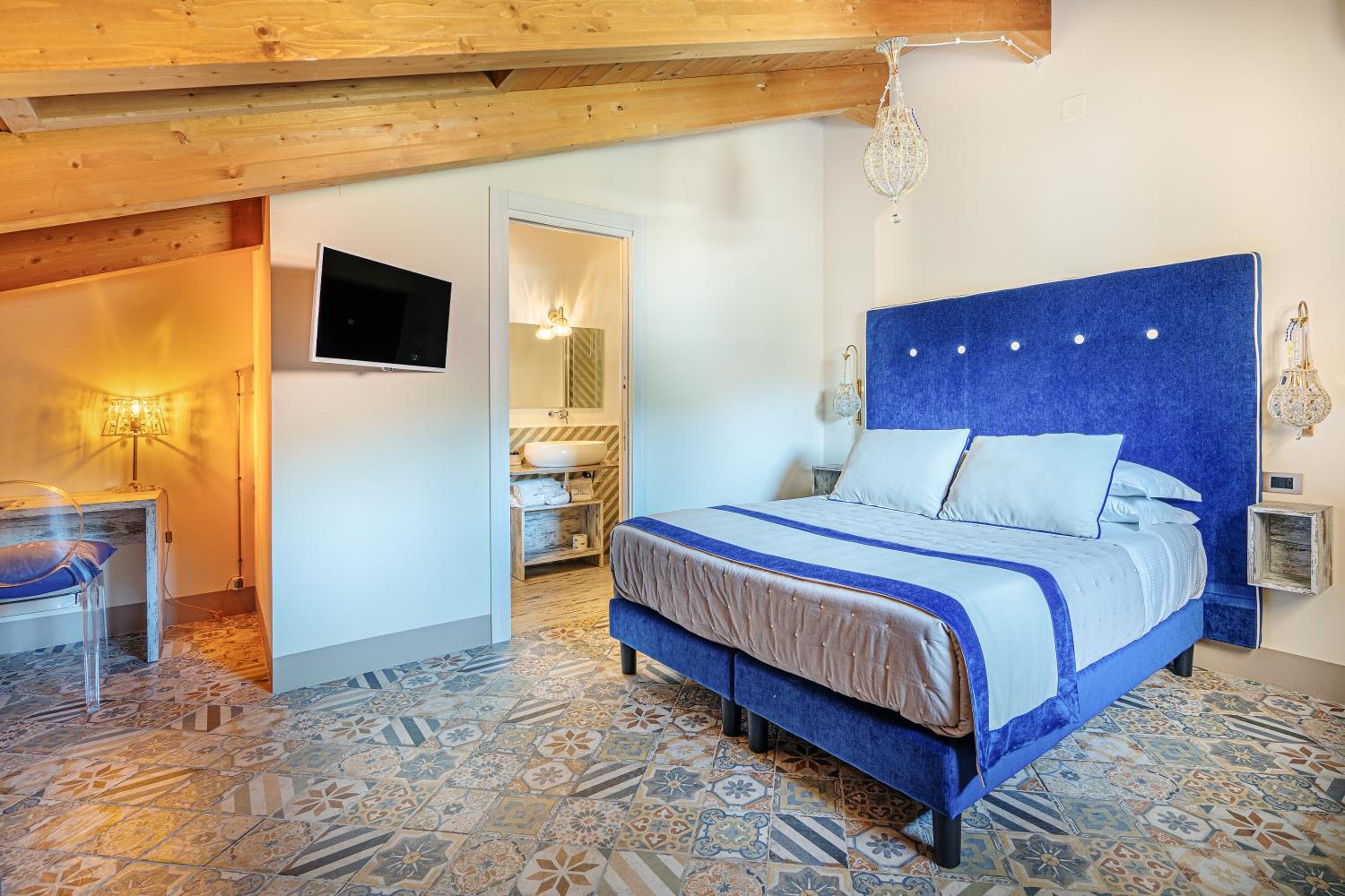 Superior Deluxe Double or Twin Room  - Photo 1