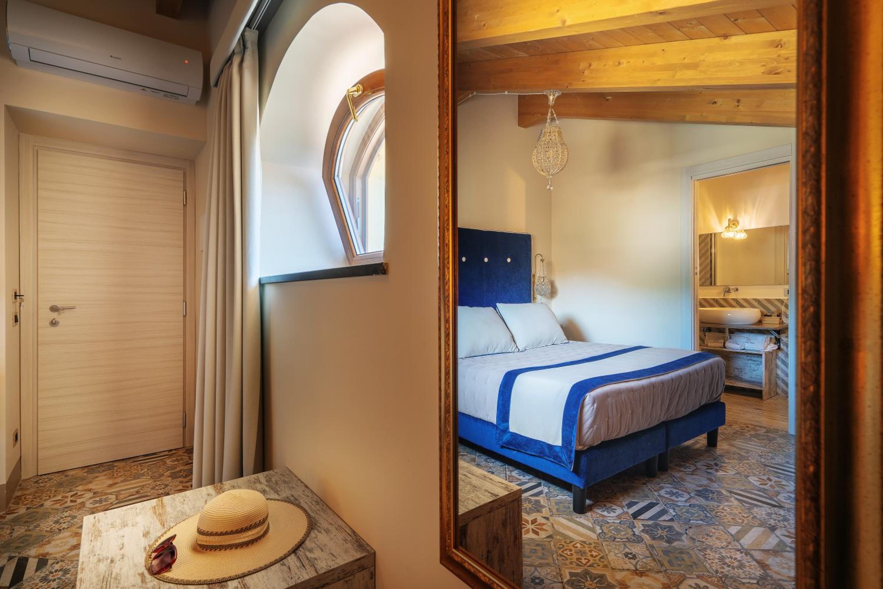 Superior Deluxe Double or Twin Room  - Photo 3