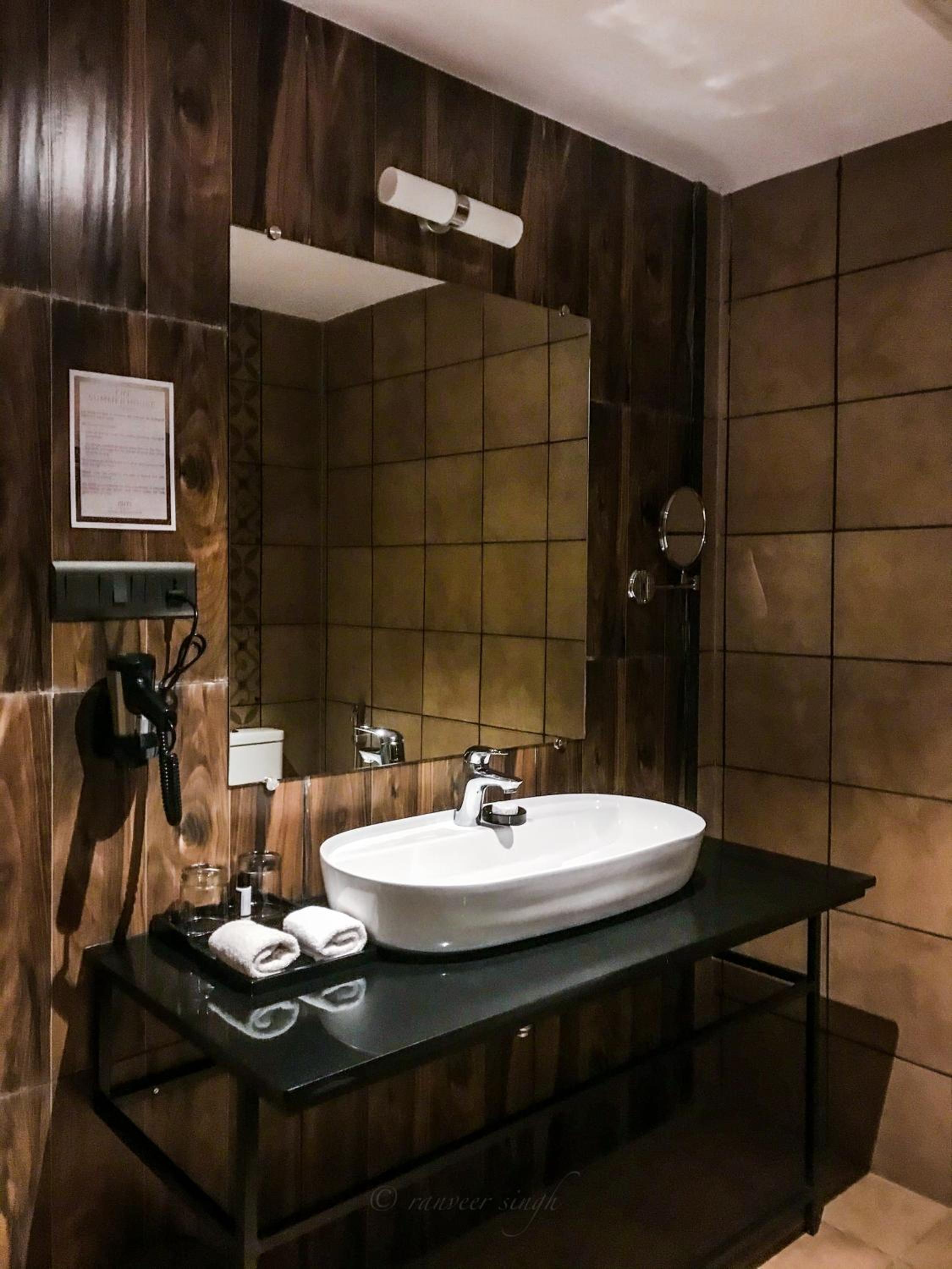 Suite - Photo 9
