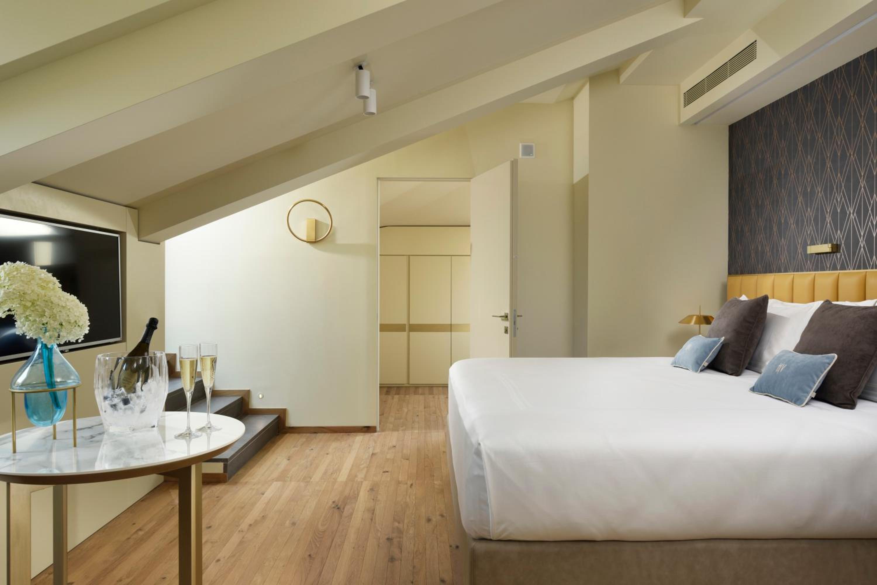 Suite (Non Smoking)