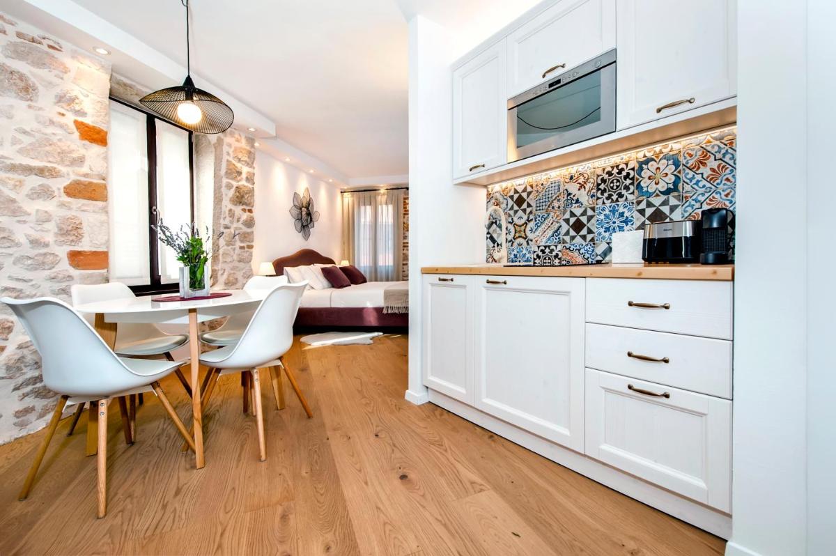 Studio Apartment photo 2