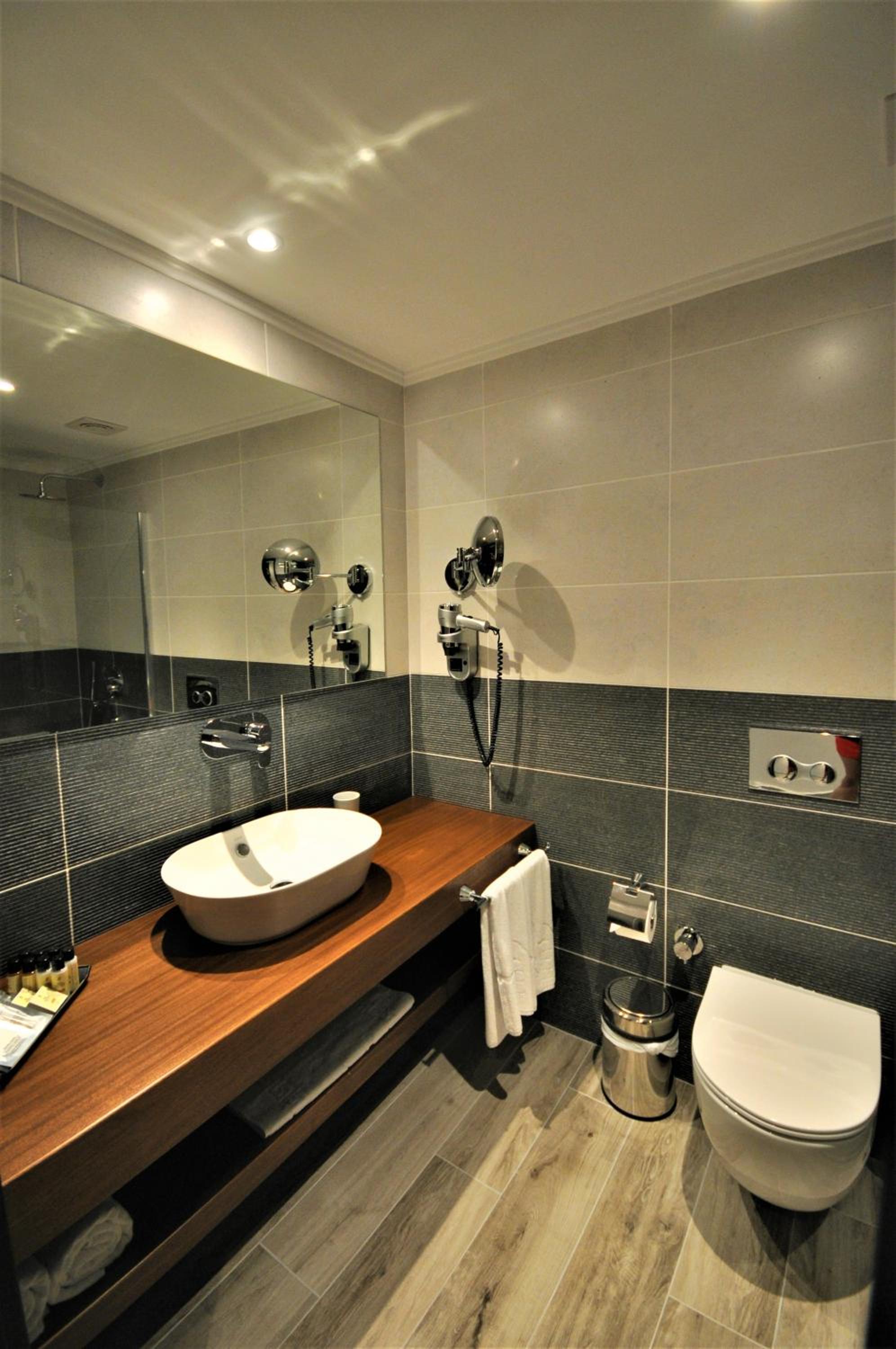 Standard Double Room - Photo 7