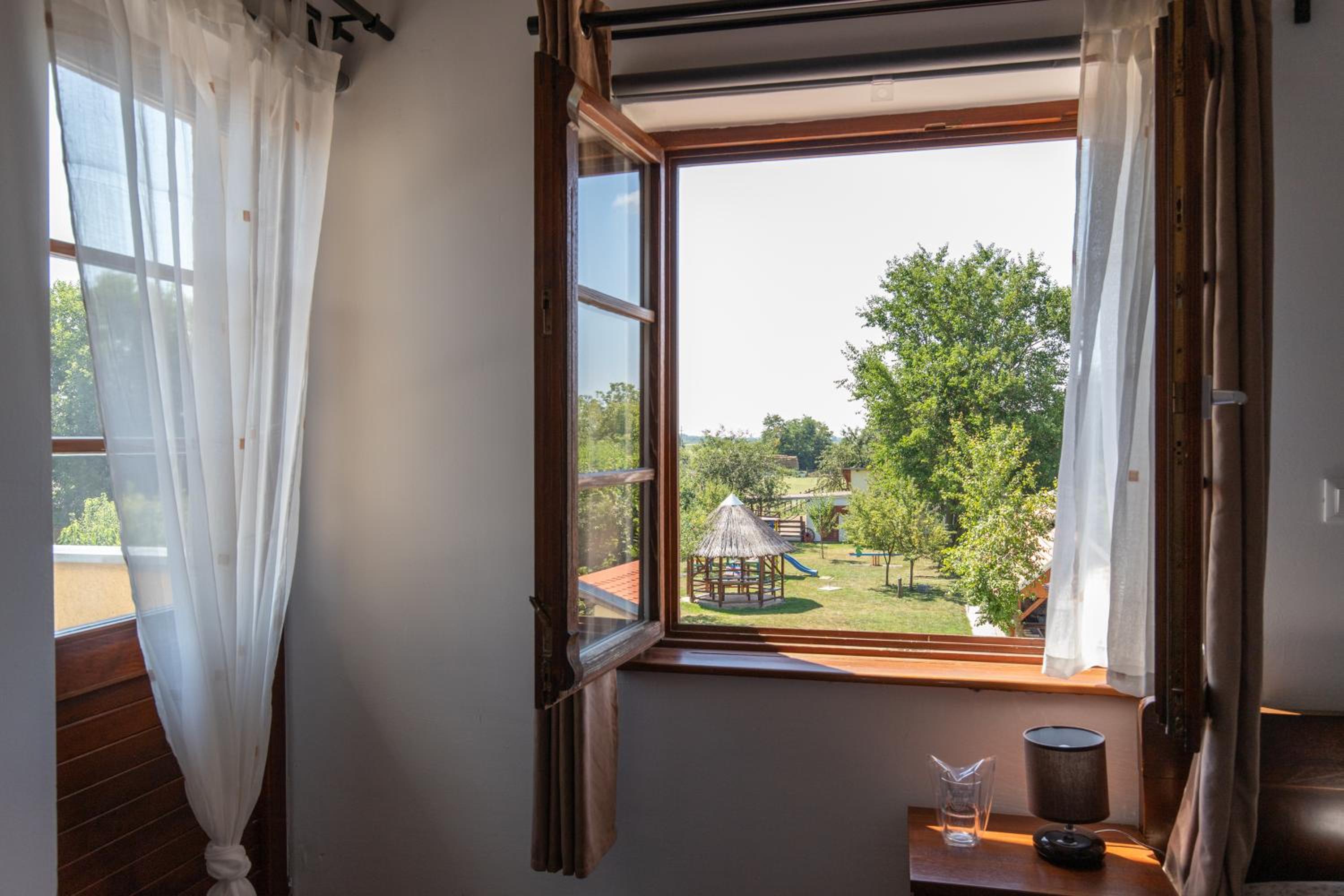 Double Room with Balcony - Photo 7