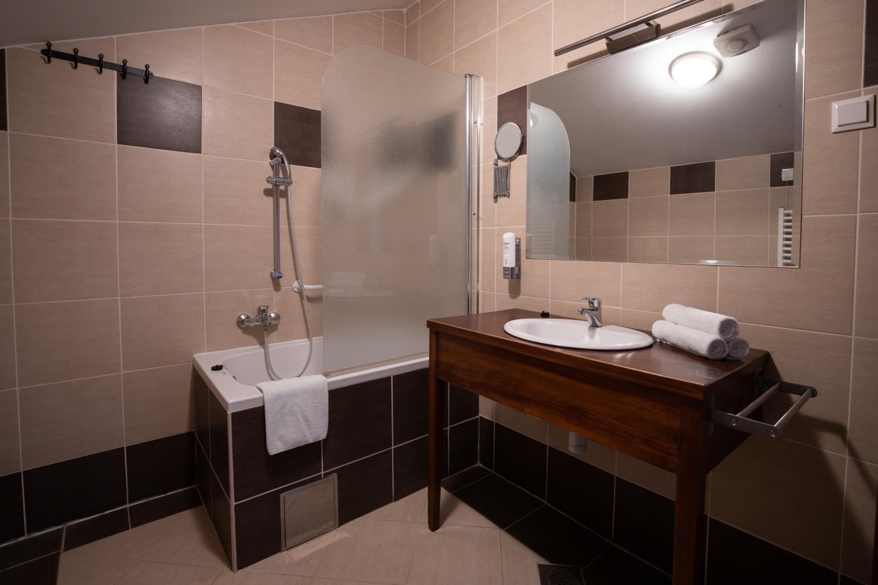 Deluxe Triple Room - Photo 2