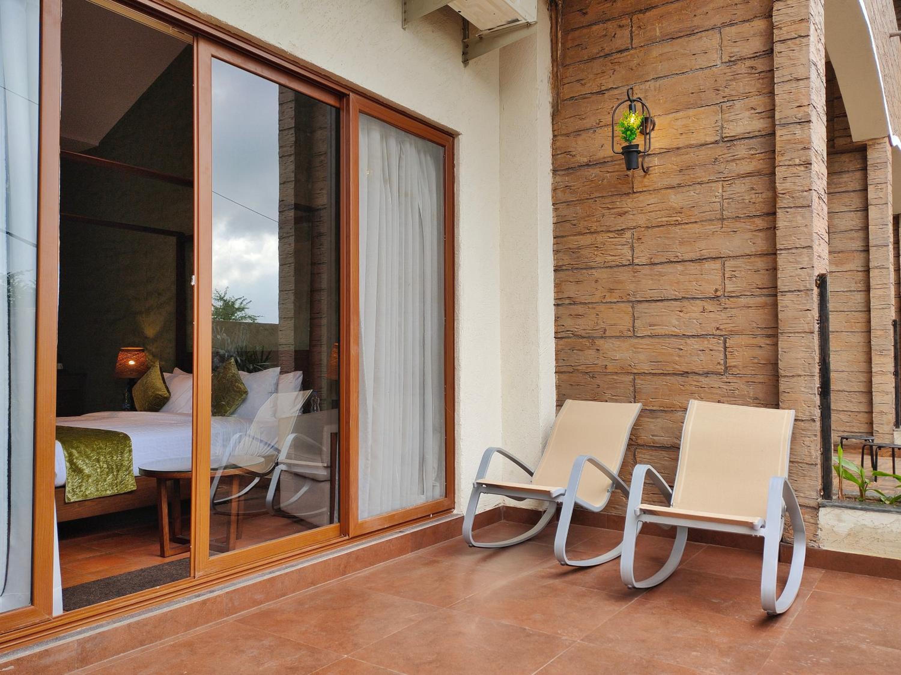 Double Room with Patio - Photo 2