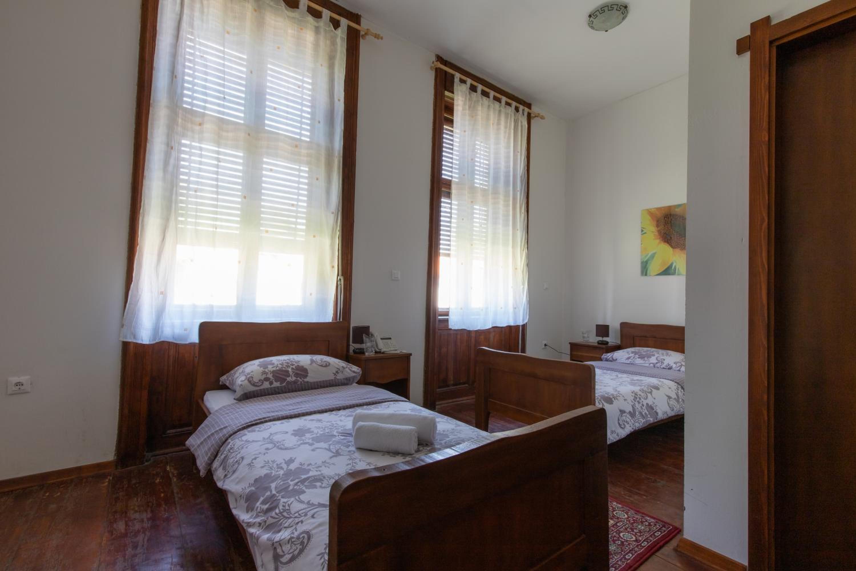 Economy Twin Room - Photo 2