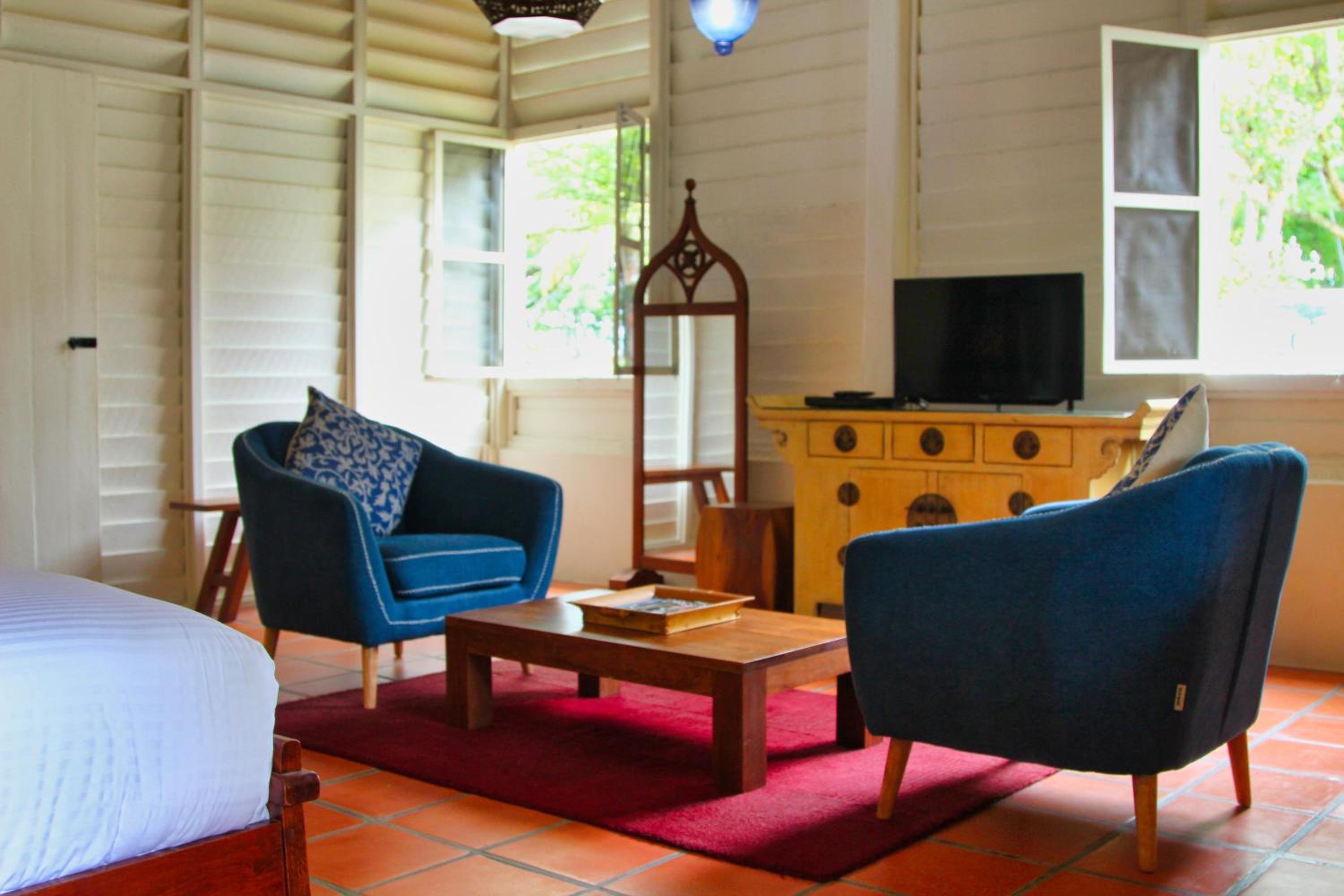 King Bed with Private Garden - Estate House 5 - Photo 6