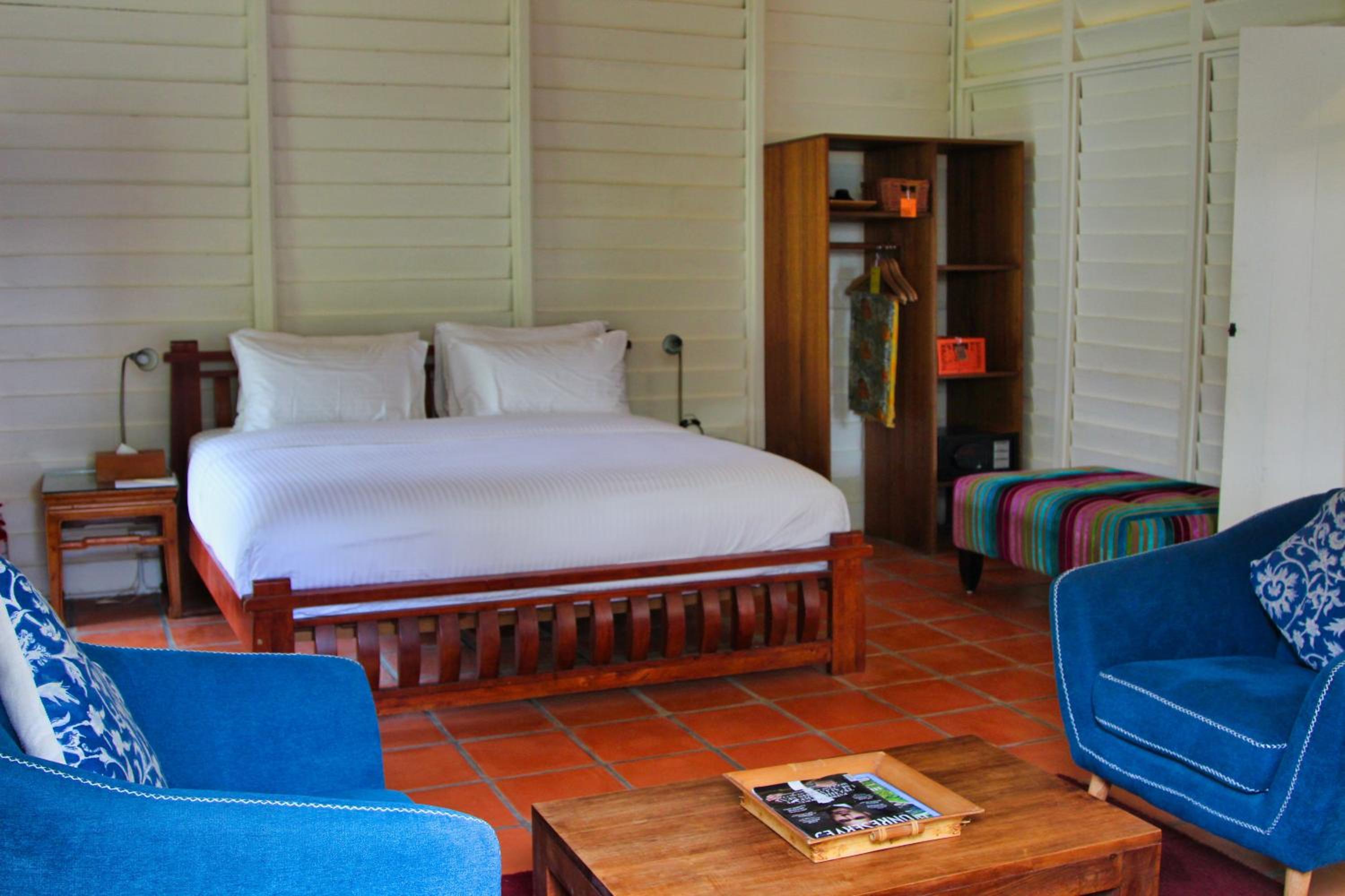King Bed with Private Garden - Estate House 5 - Photo 4