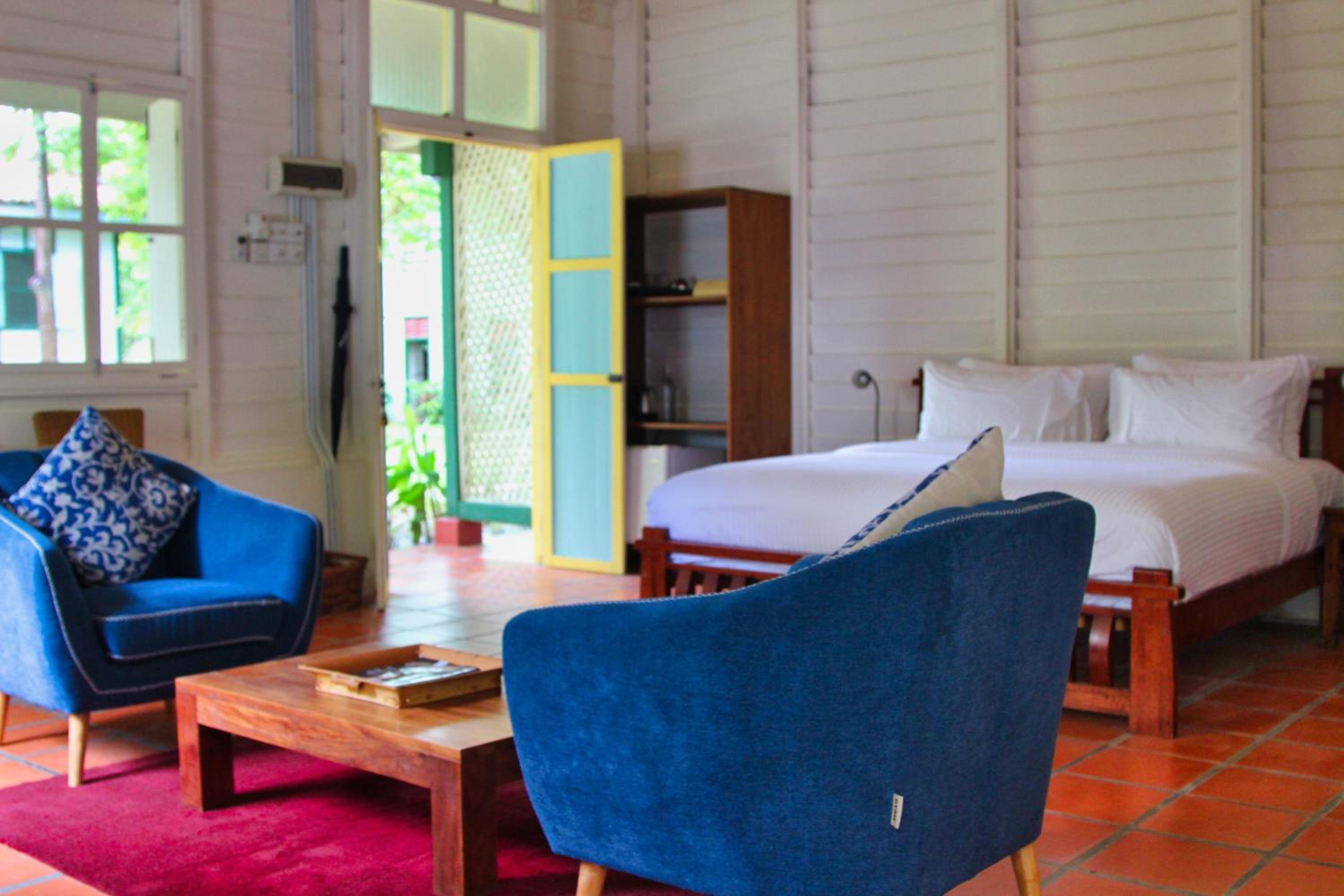 King Bed with Private Garden - Estate House 5 - Photo 5