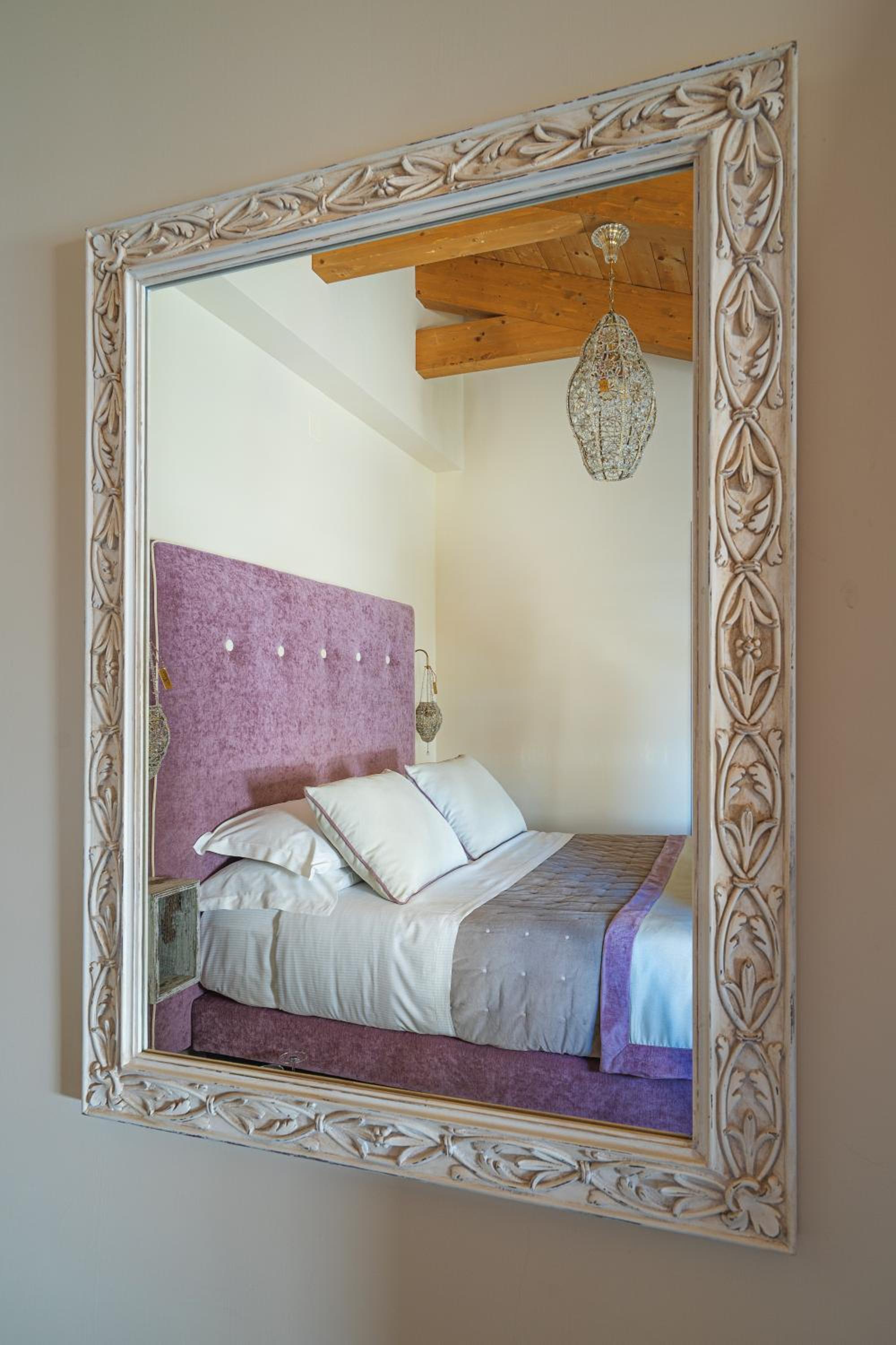 Deluxe Double Room with Bath - Photo 7