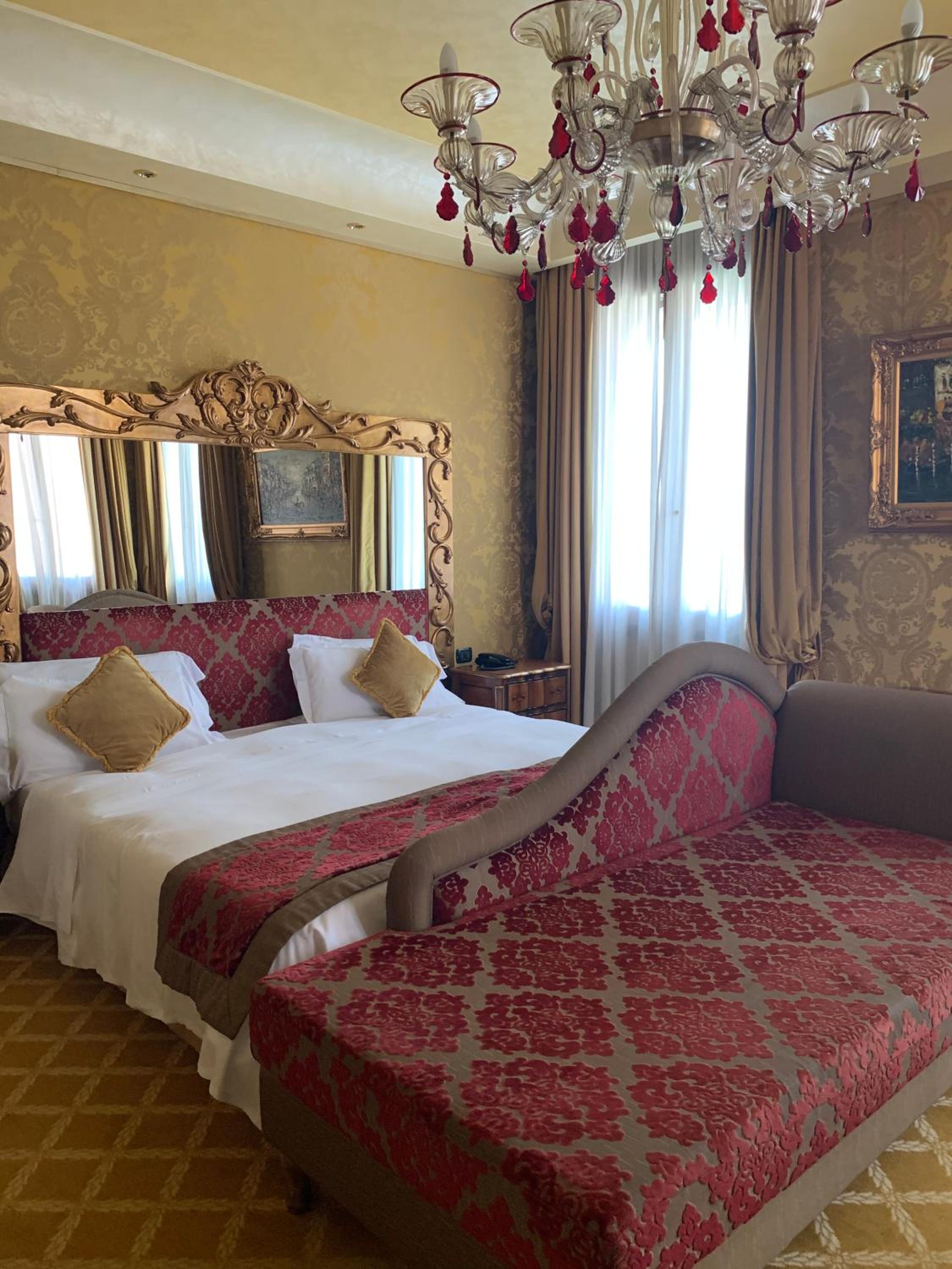 Suite photo 1