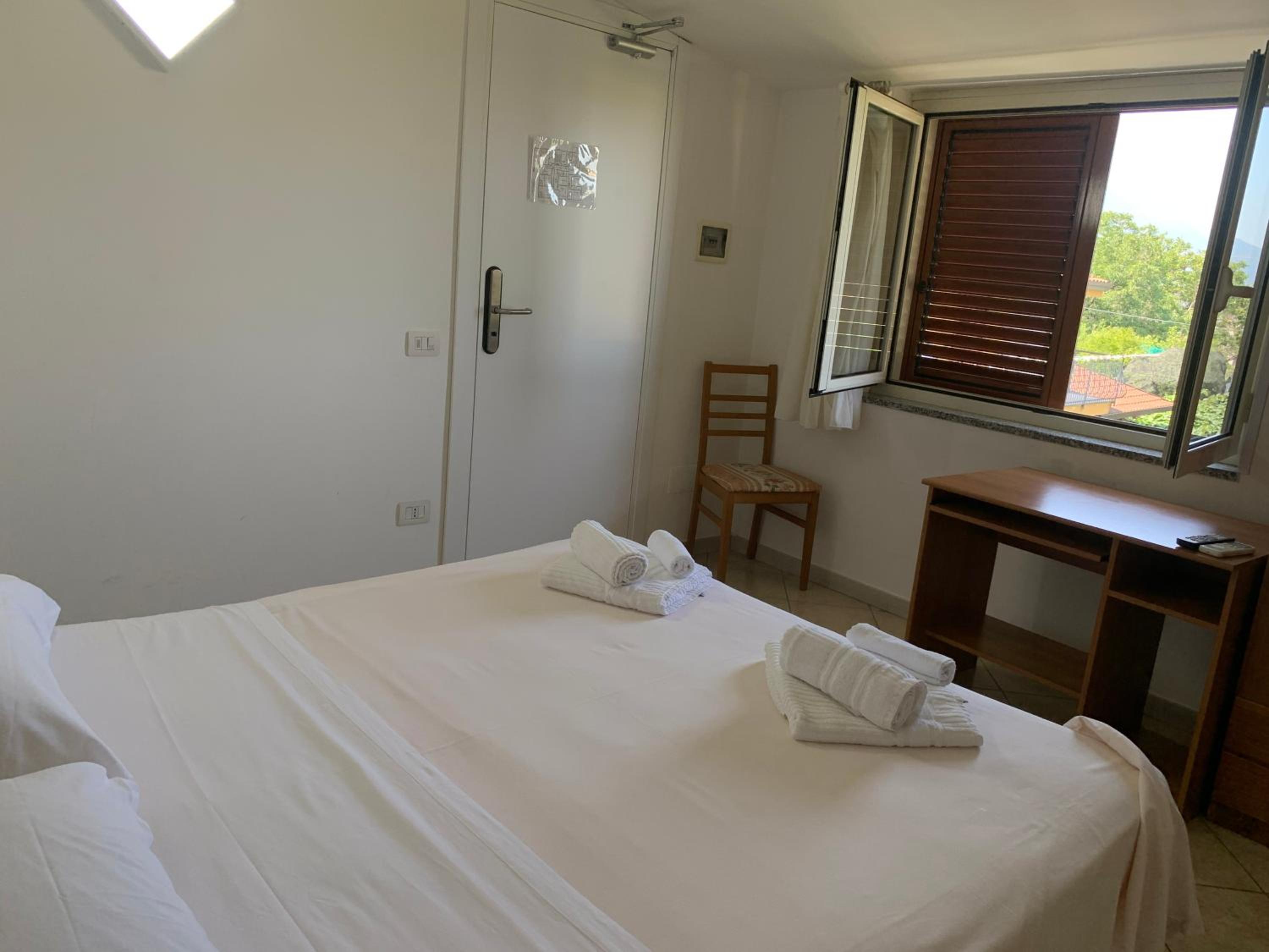 Double Room with Private Bathroom photo 1