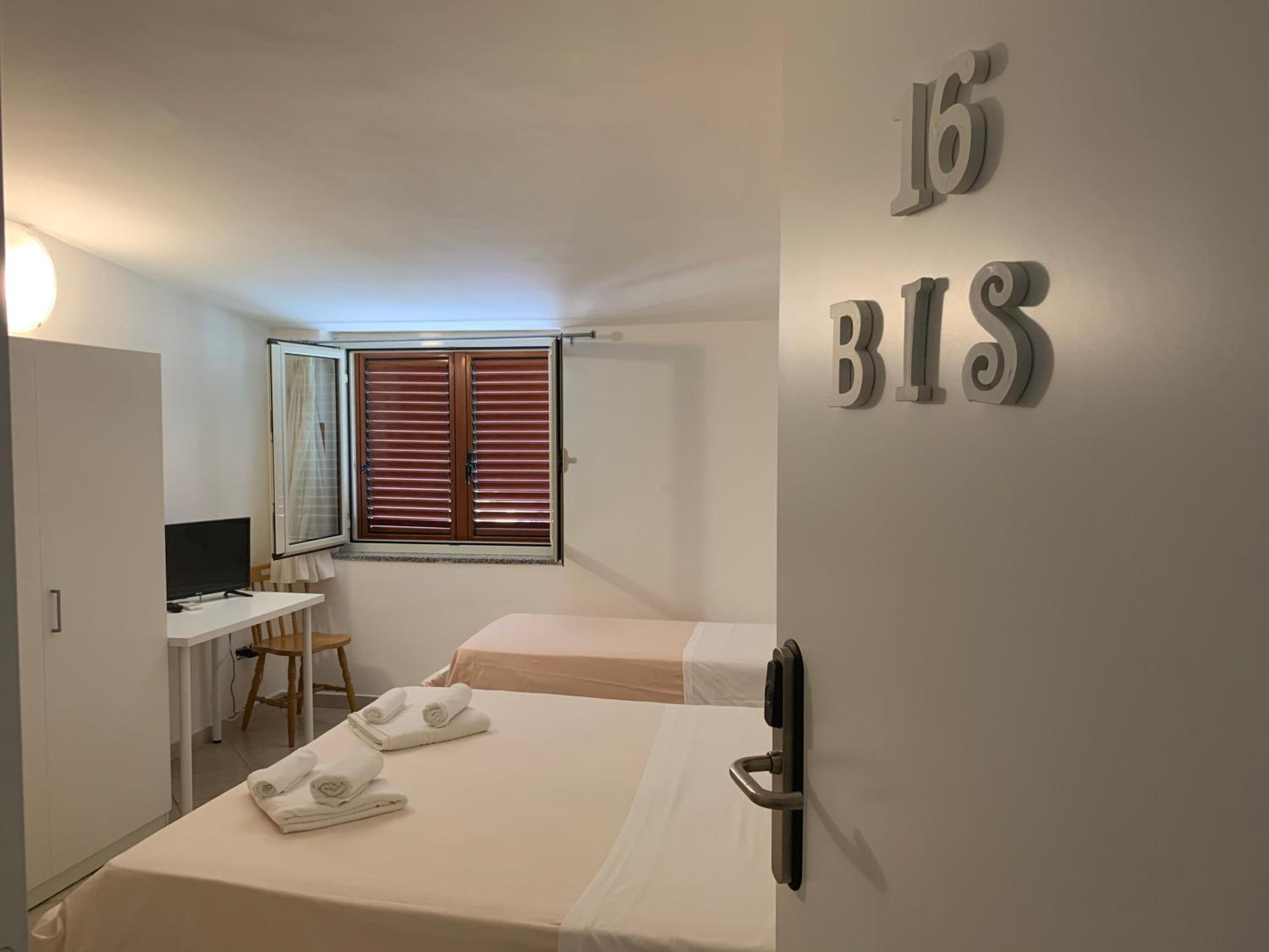 Triple Room with Private Bathroom photo 2