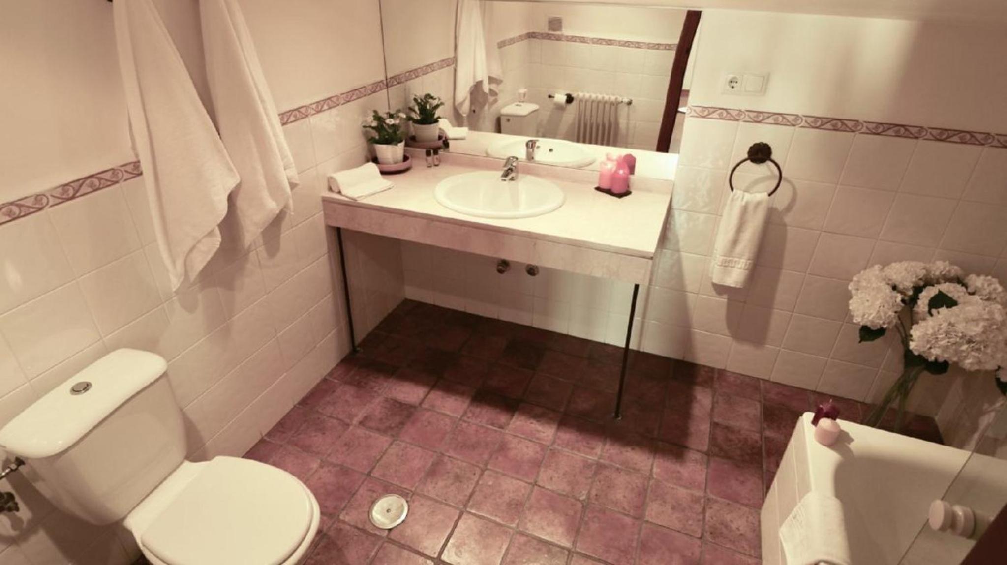 Double Room - Photo 5