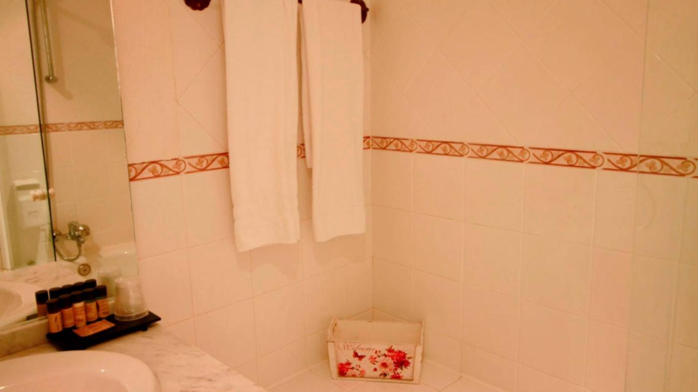 Double Room - Photo 9